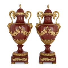 Coppia di grandi vasi in marmo rosso e ormolo di Dasson