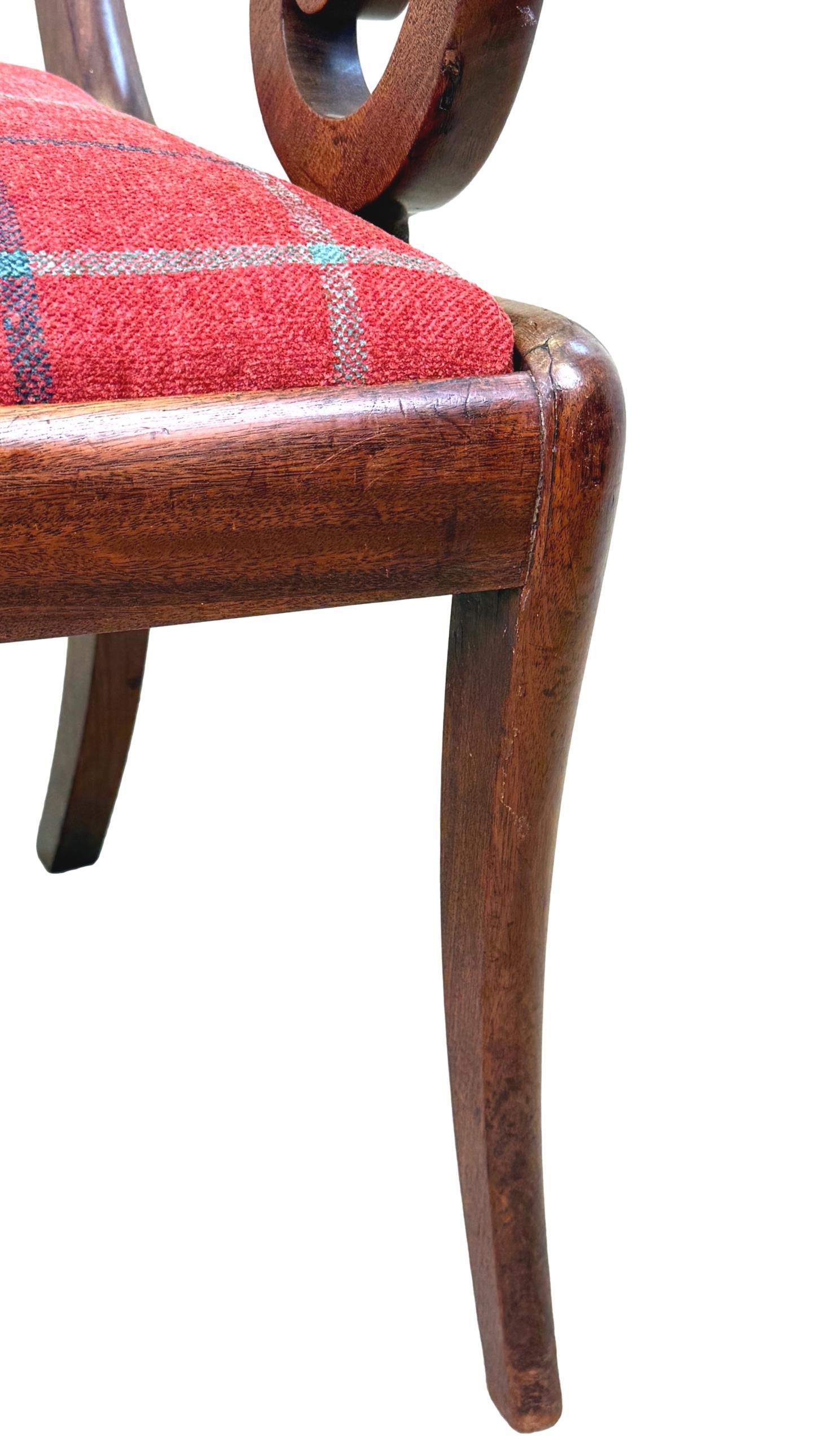 Paire de grands fauteuils Carver en acajou de style Régence en vente 3
