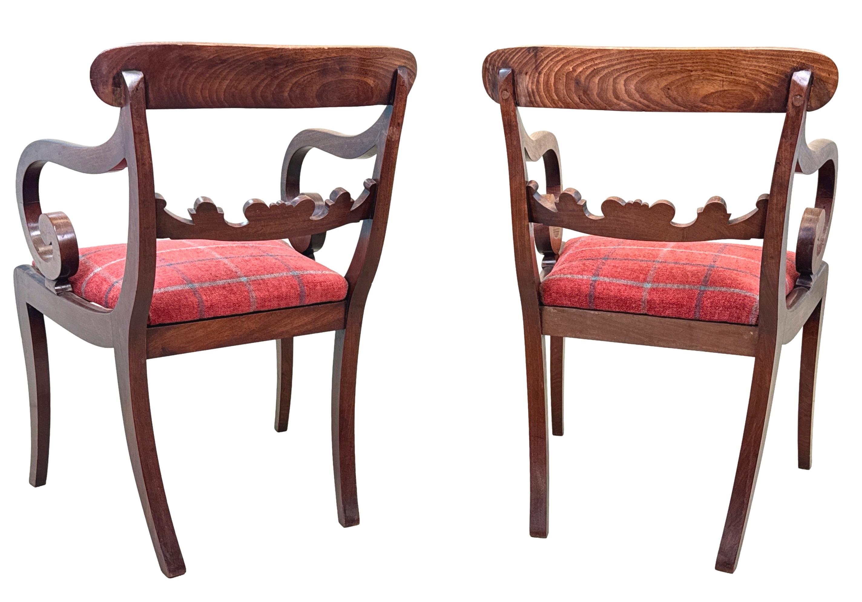 Paire de grands fauteuils Carver en acajou de style Régence en vente 7