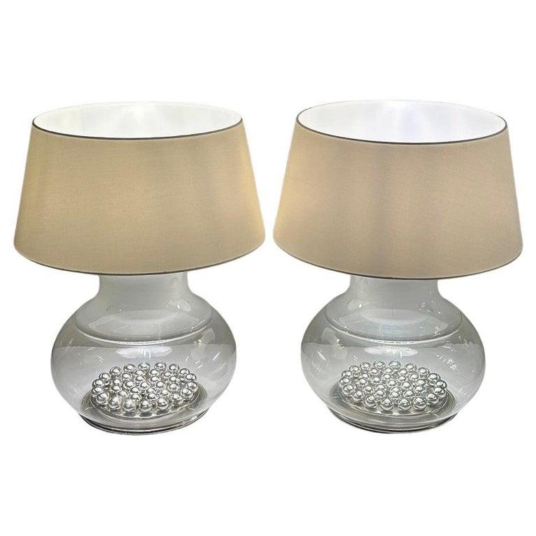 Zwei große italienische Murano-Tischlampen in Pilzform aus den 1970er Jahren von Goffredo Reggiani. Die Tischlampen bestehen aus großen mundgeblasenen Murano-Glasgefäßen, von klarem bis zu verblichenem Glas, die auf einem Chromsockel montiert sind.