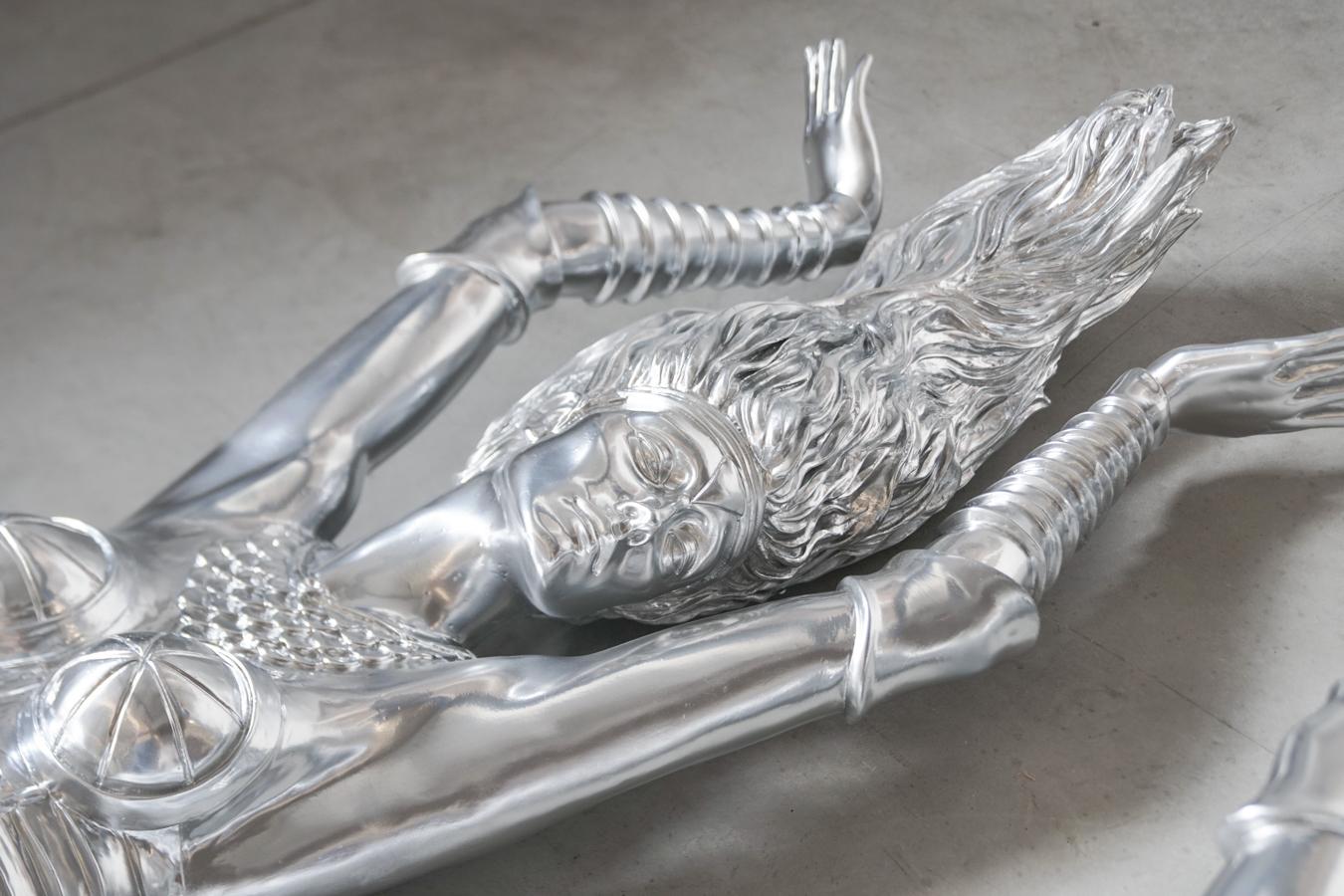 Paire de grandes sculptures Art Déco en résine, récupérées sur un bateau de croisière des années 90 en vente 5