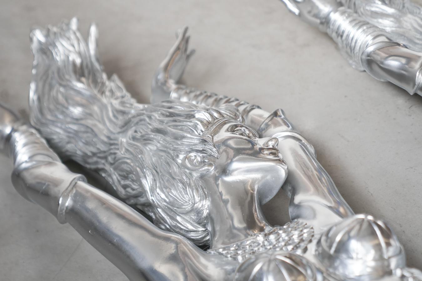 Paire de grandes sculptures Art Déco en résine, récupérées sur un bateau de croisière des années 90 en vente 7
