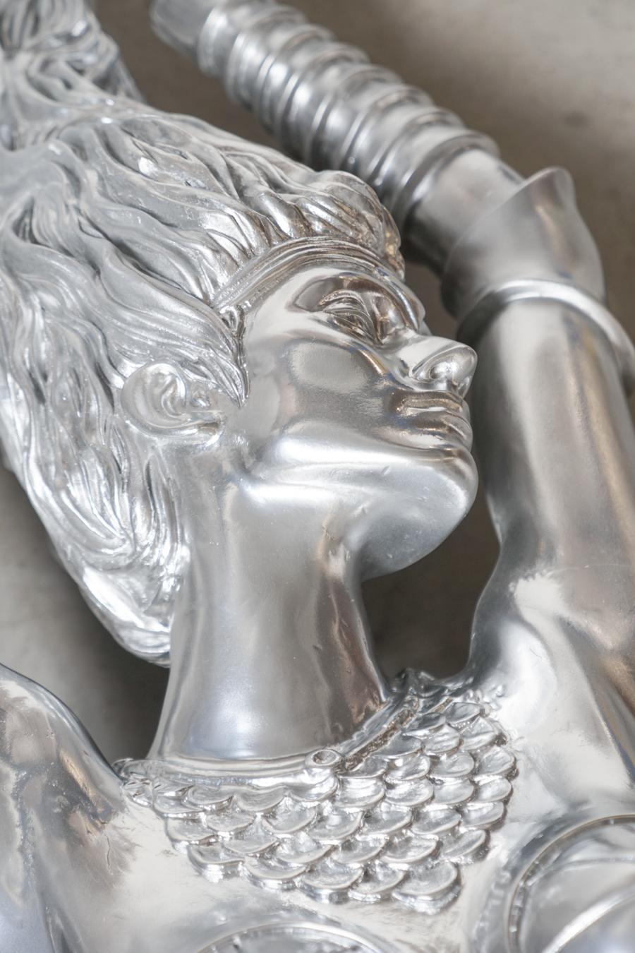 Paire de grandes sculptures Art Déco en résine, récupérées sur un bateau de croisière des années 90 en vente 9