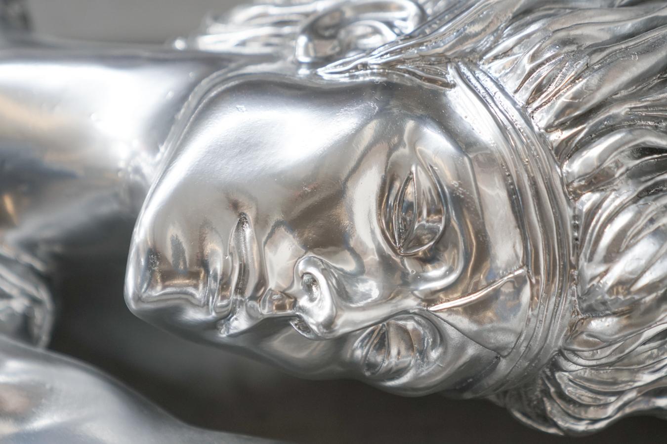 Paire de grandes sculptures Art Déco en résine, récupérées sur un bateau de croisière des années 90 en vente 10