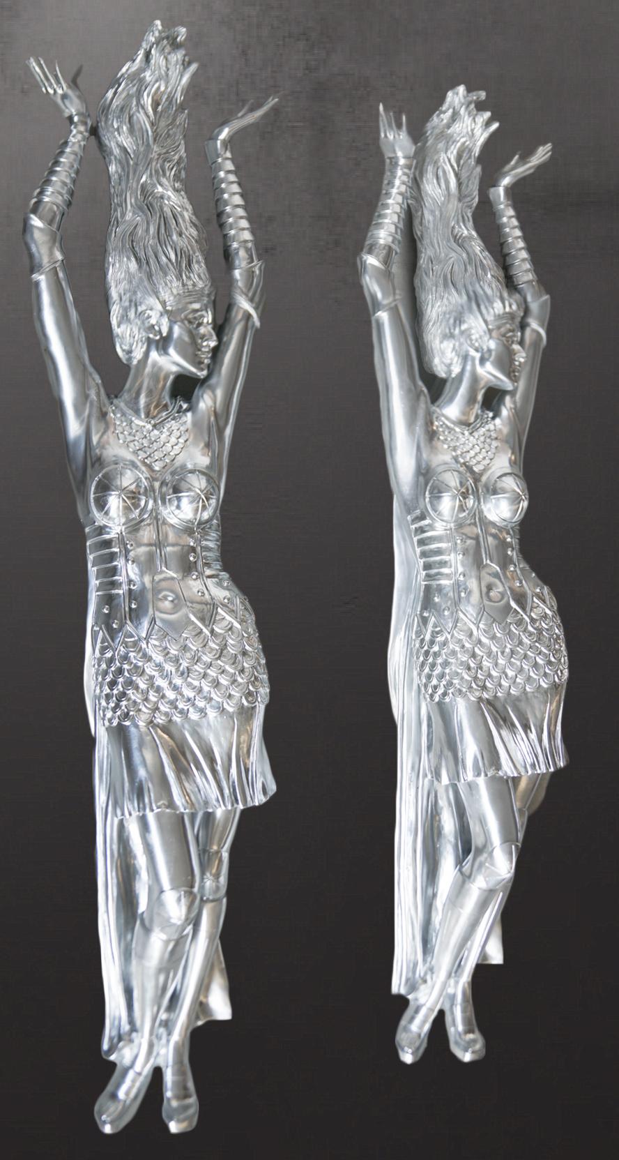 Italian Paire de grandes sculptures Art Déco en résine, récupérées sur un bateau de croisière des années 90 en vente