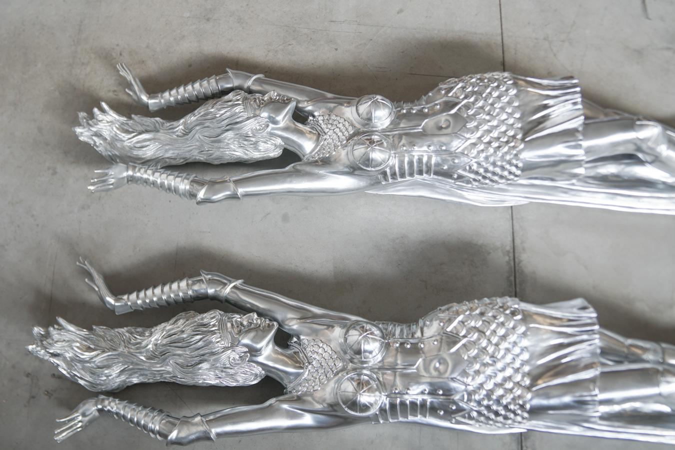 Paire de grandes sculptures Art Déco en résine, récupérées sur un bateau de croisière des années 90 Excellent état - En vente à Manzano, IT