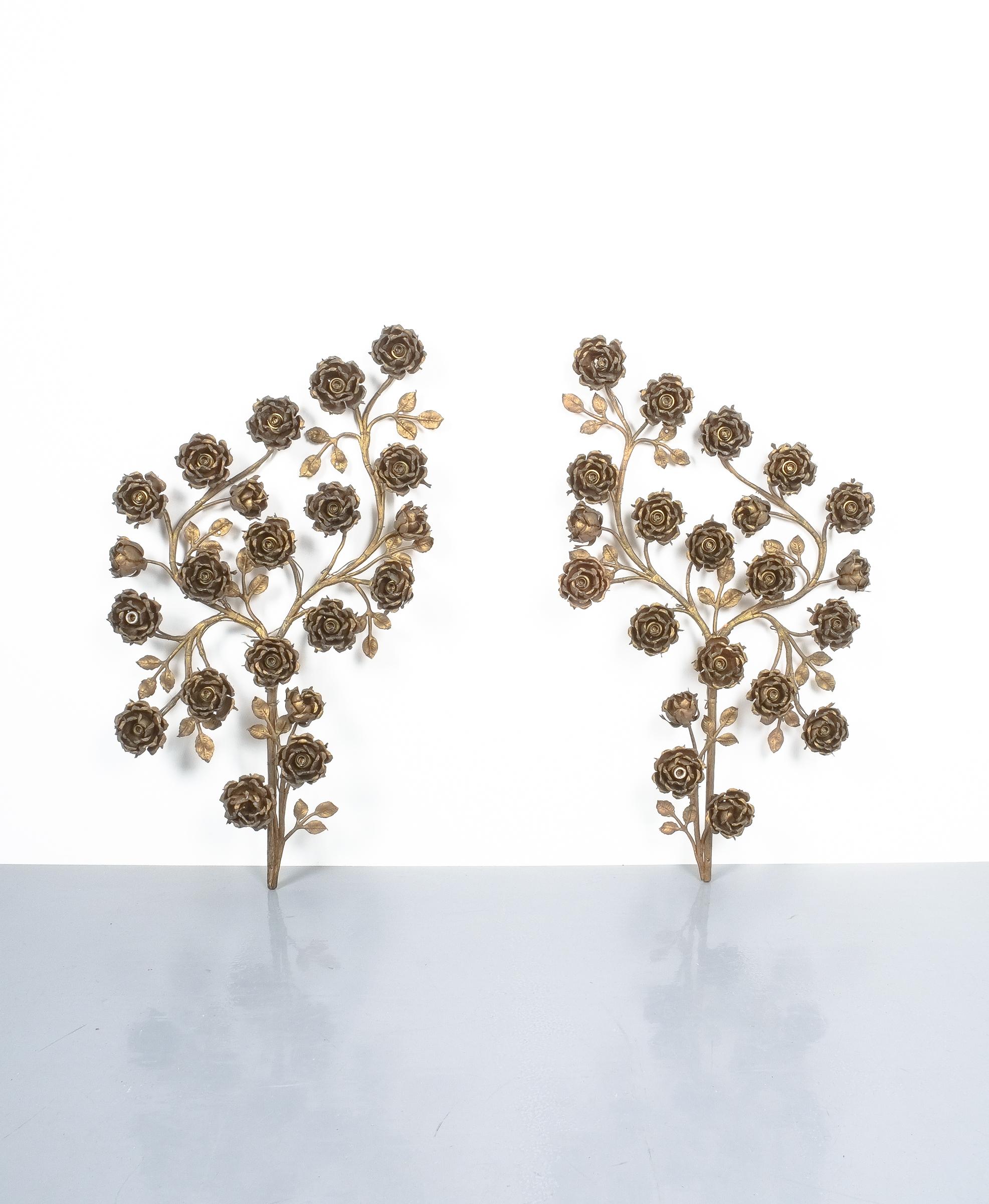 Pair of unique Rosebush Forged iron wall lights, France, circa 1950
Measures: 39.73