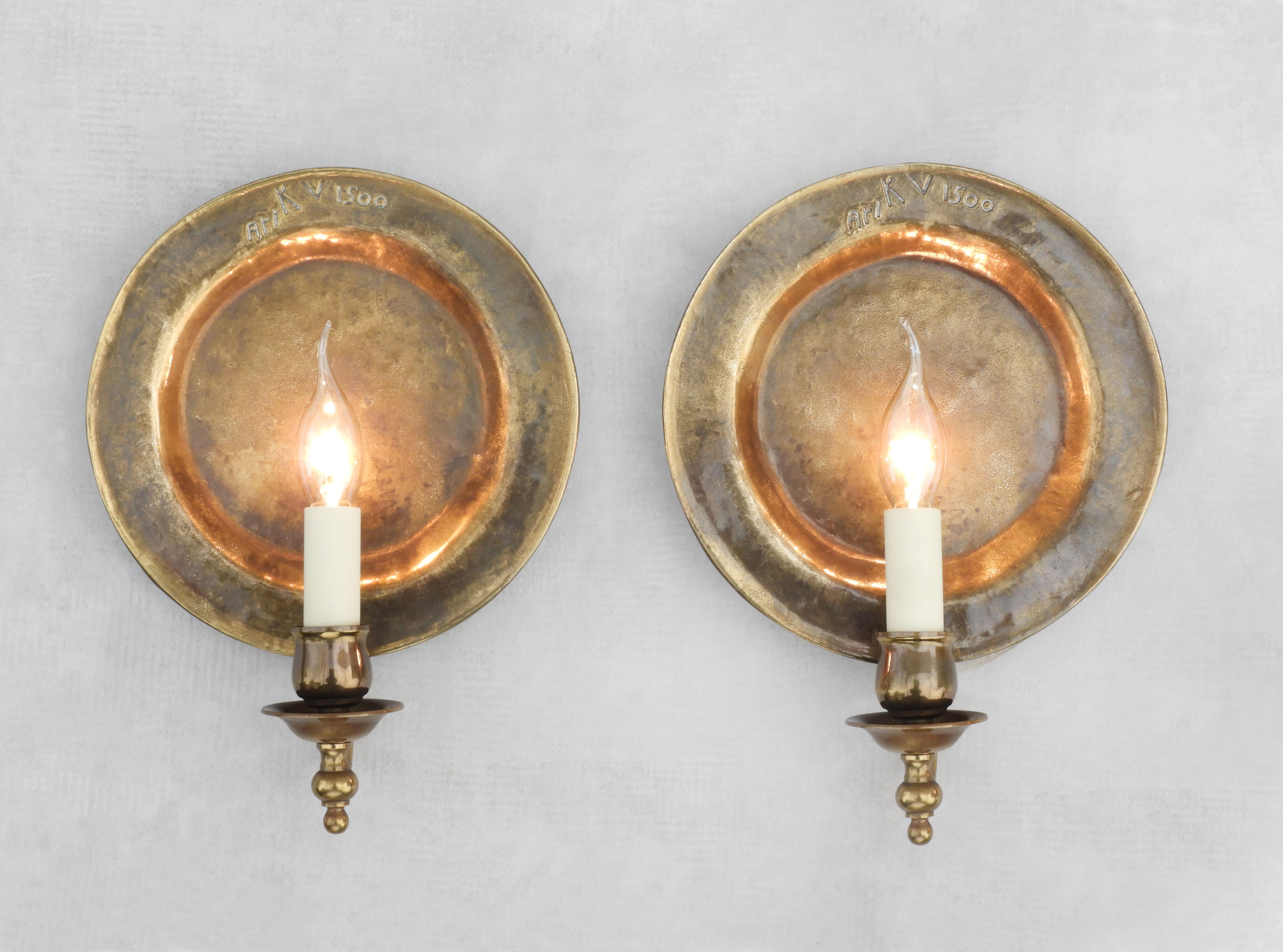 Pair of Large Round ‘Moon’ Bronze Wall Light Sconces C1970s France. In Good Condition In Trensacq, FR