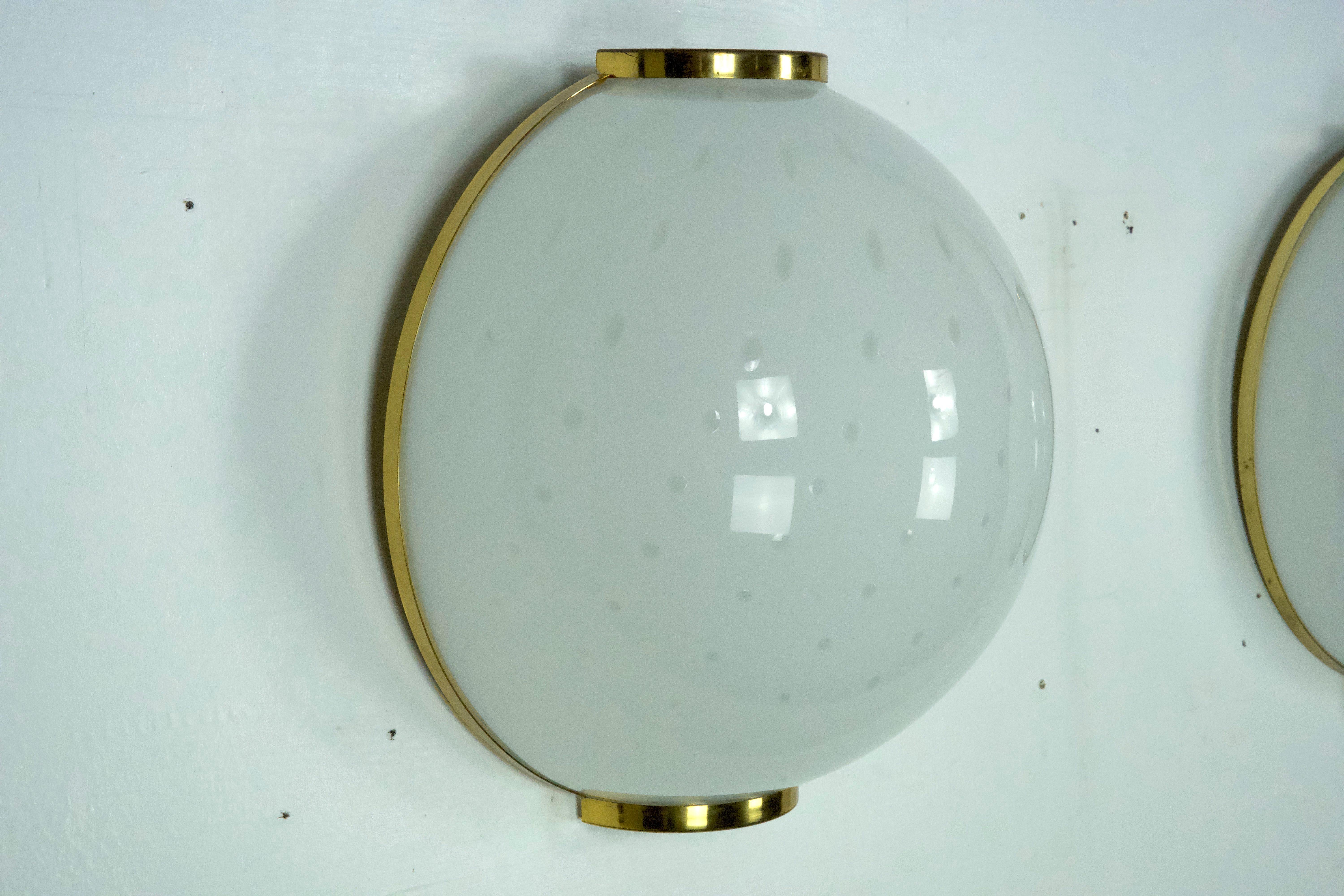 20th Century Pair of large round murano bullicante glass sconces with brass. Italy 1970s For Sale