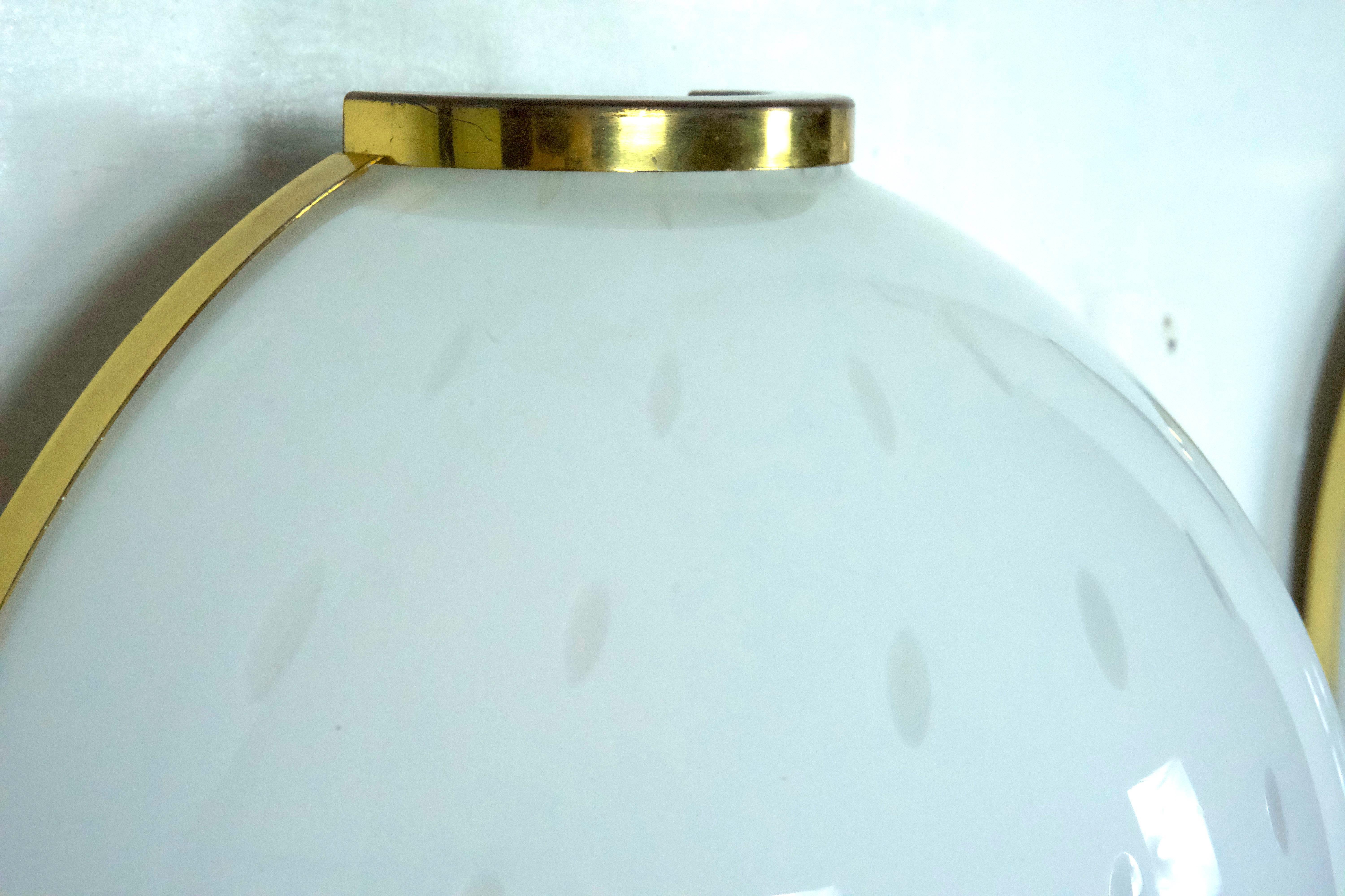 Pair of large round murano bullicante glass sconces with brass. Italy 1970s For Sale 1