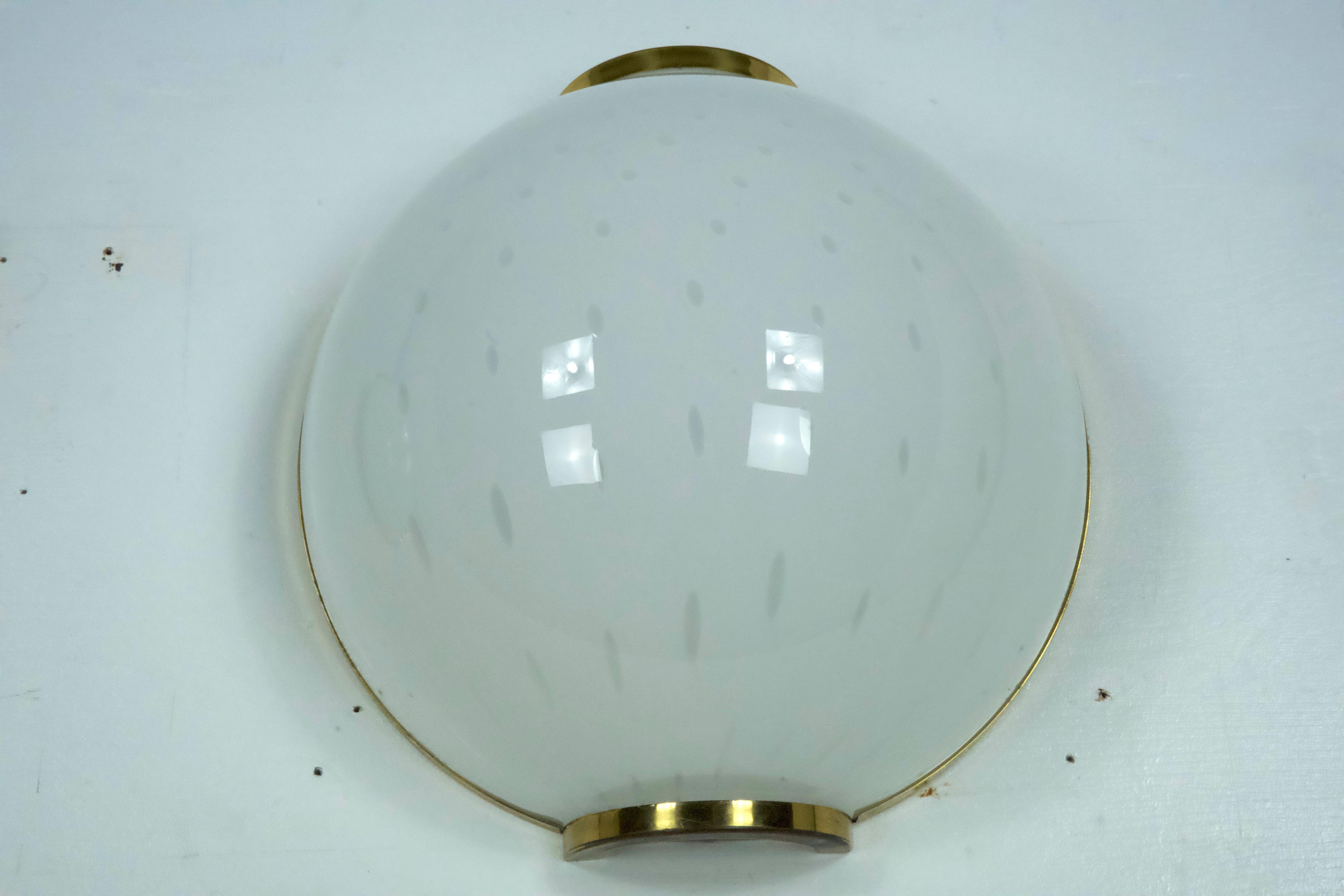 Pair of large round murano bullicante glass sconces with brass. Italy 1970s For Sale 2