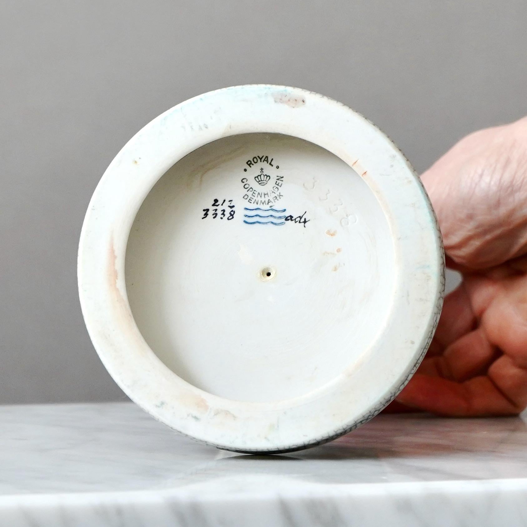 Ceramica Coppia di grandi candelieri Royal Copenhagen con smalto craquelé. Thorkild Olsen, 1959 in vendita