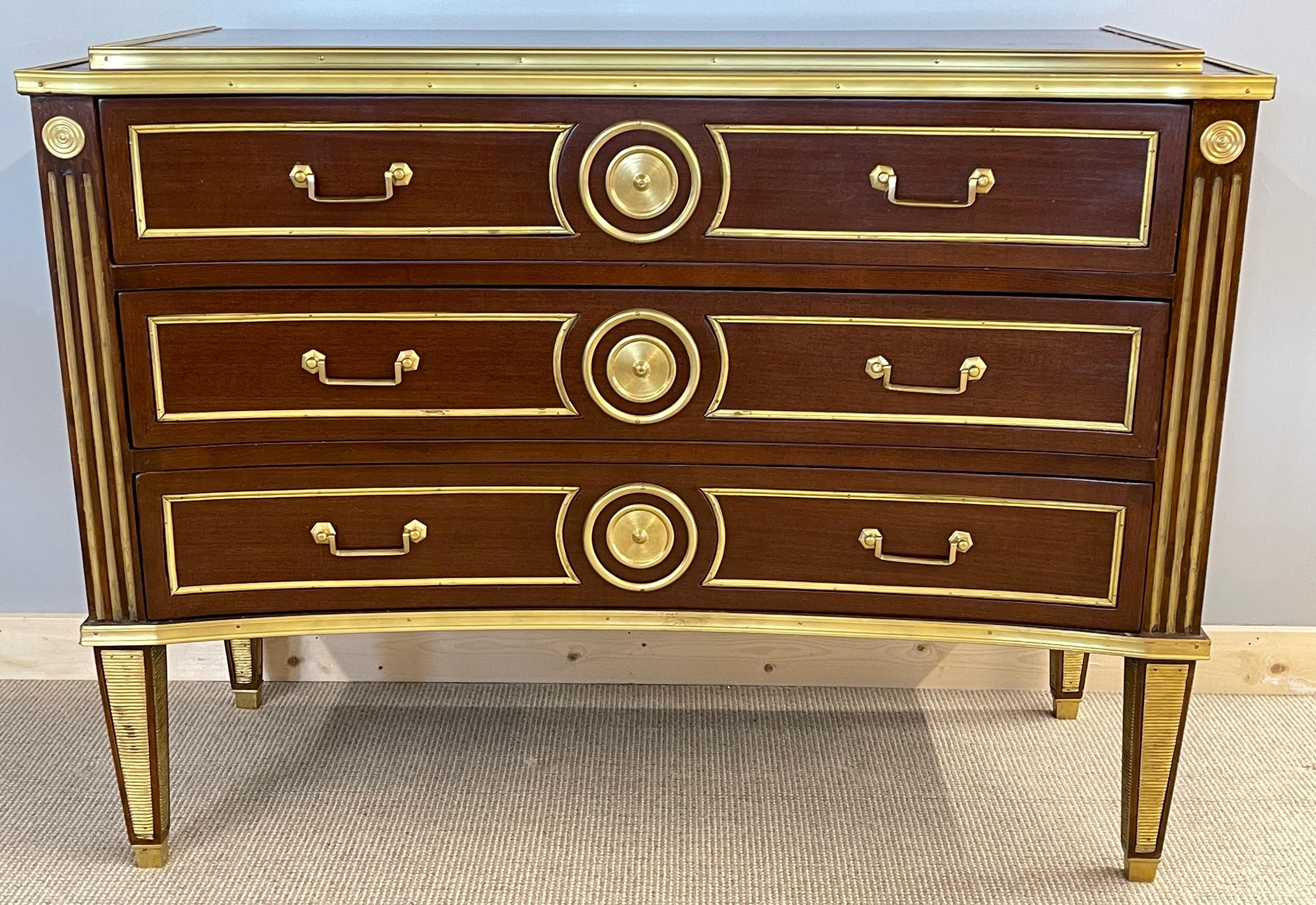 Pair of Russian Neoclassical Style Inverted Front Commodes Chests In Good Condition For Sale In Stamford, CT