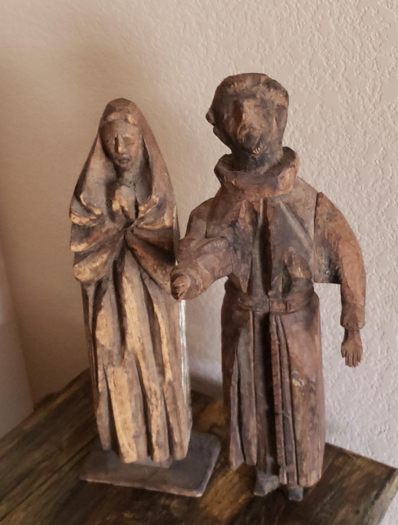 Paar große rustikale, religiös gestreifte, antike Santo-Altarfiguren aus Holz im Angebot 7