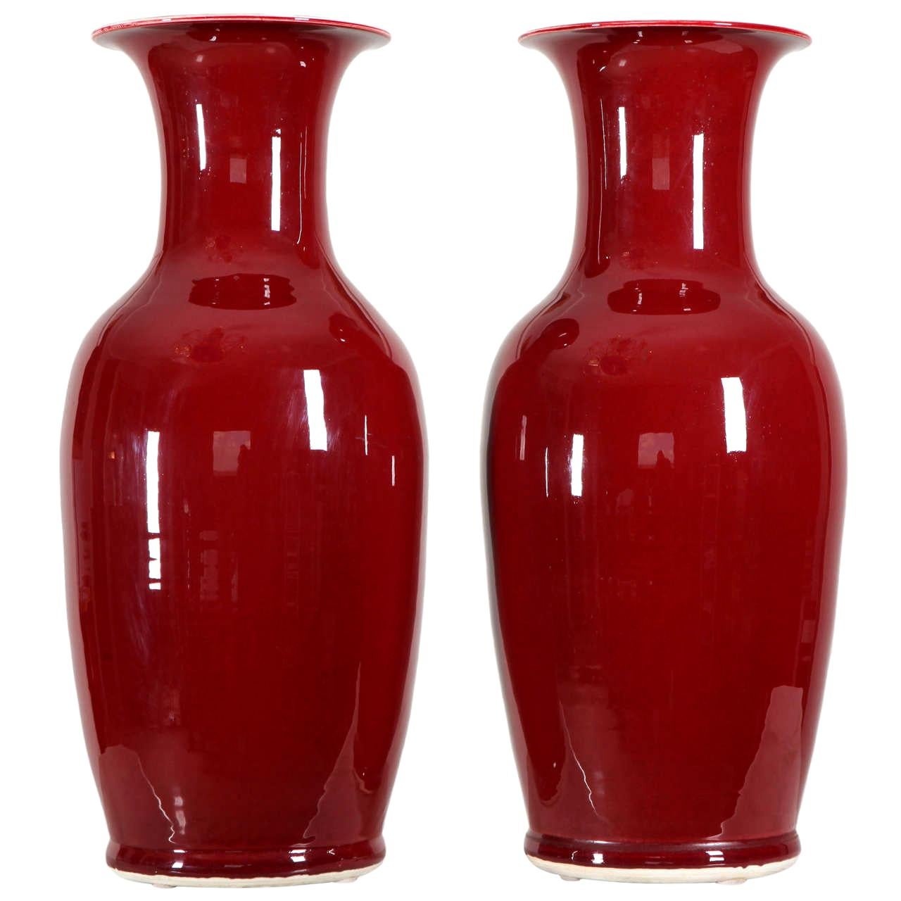 Paire de grands vases émaillés couleur sang de bœuf, début du 20ème siècle en vente