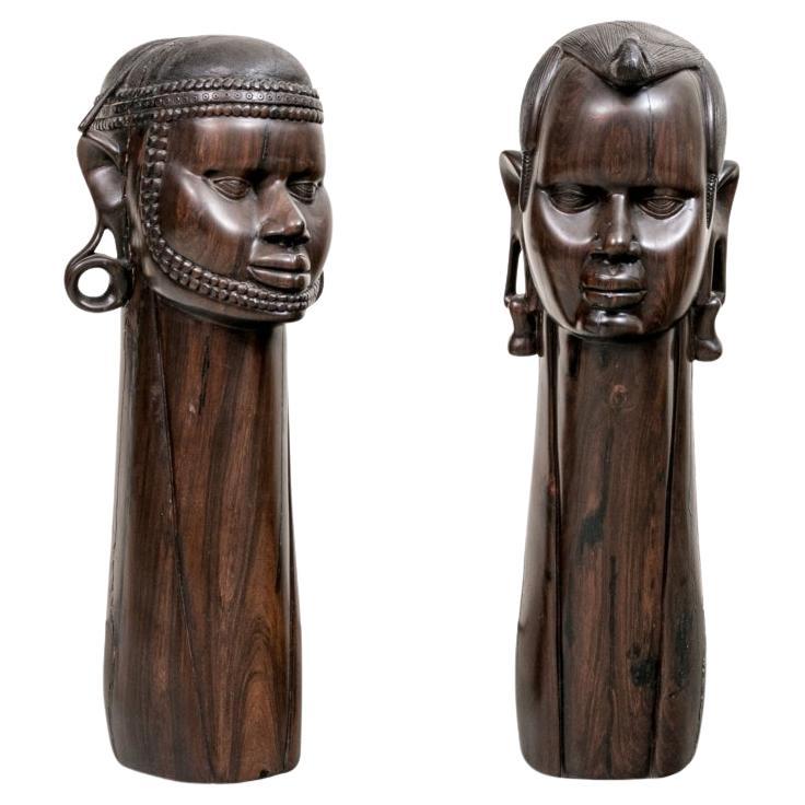 Paar großformatige, schwere, ostasiatische, geschnitzte, exotische, afrikanische Büsten aus Nzambu-Holz im Angebot
