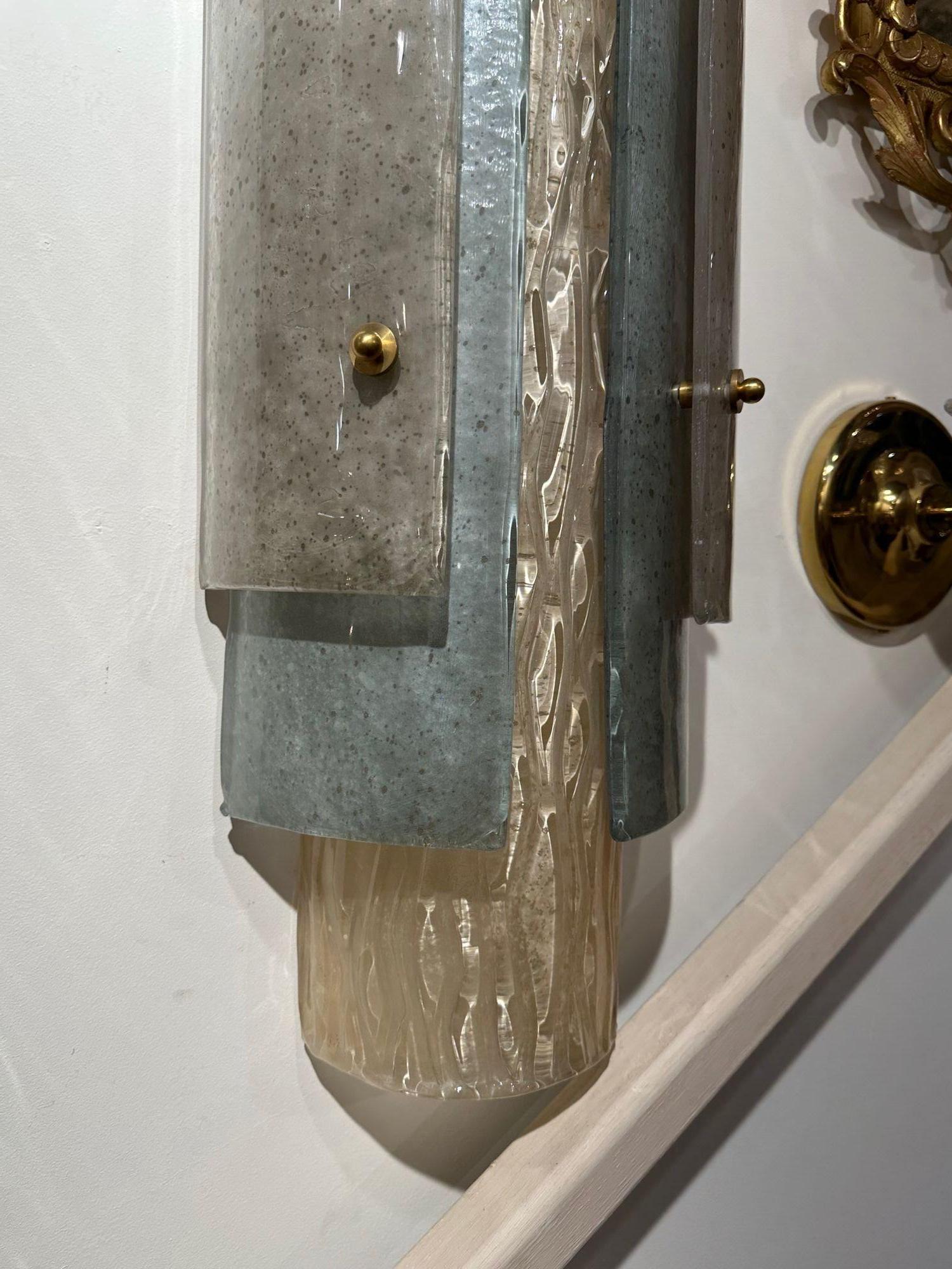 Coppia di lampade moderne a strati in vetro di Murano di grandi dimensioni In condizioni buone in vendita a Dallas, TX