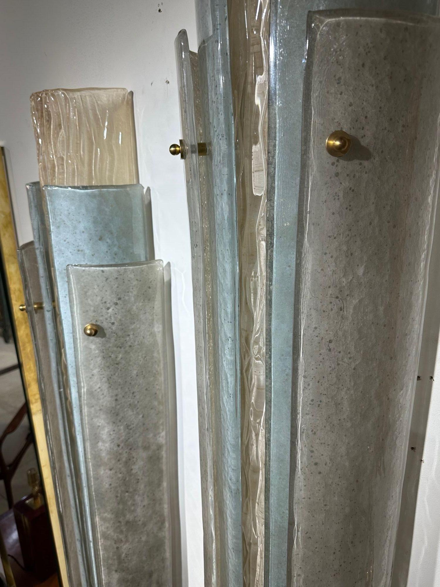 XXI secolo e contemporaneo Coppia di lampade moderne a strati in vetro di Murano di grandi dimensioni in vendita