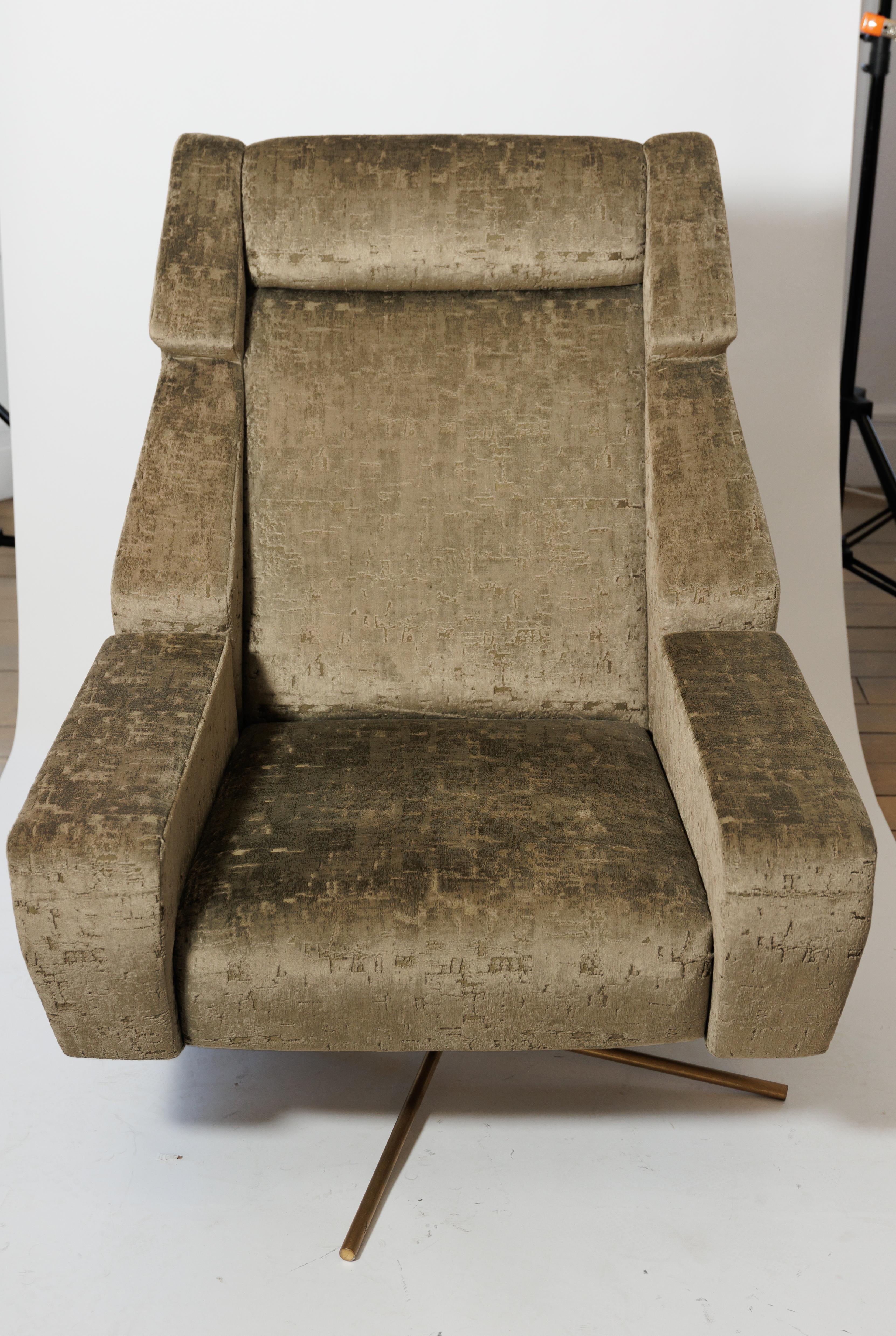 Mid-Century Modern Pair of Large Scale Upholstered Swivel Chairs with Metal Tubular Base For Sale
