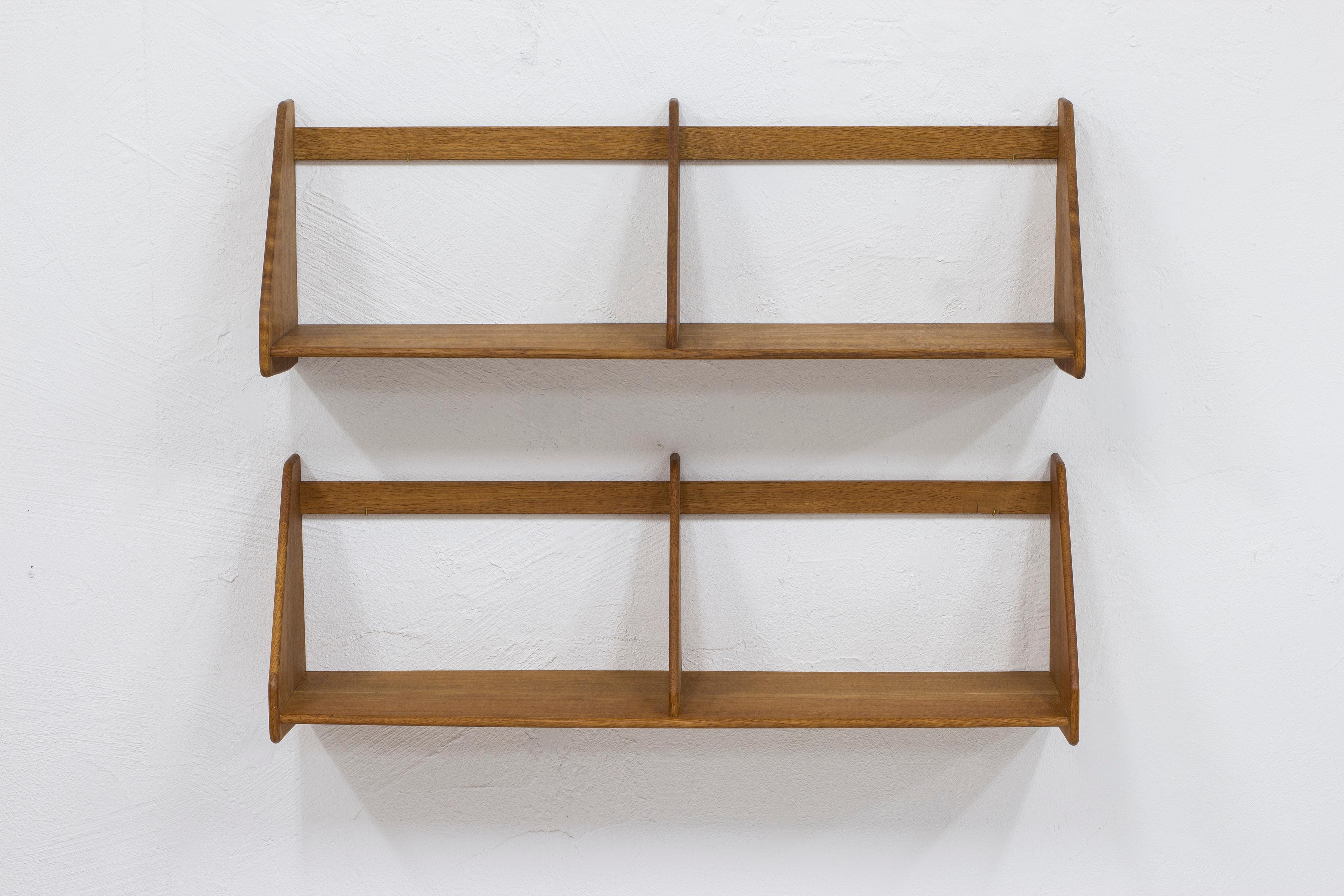 Danish Pair of large shelves in oak RY21 by Hans J. Wegner, Denmark, 1950s For Sale