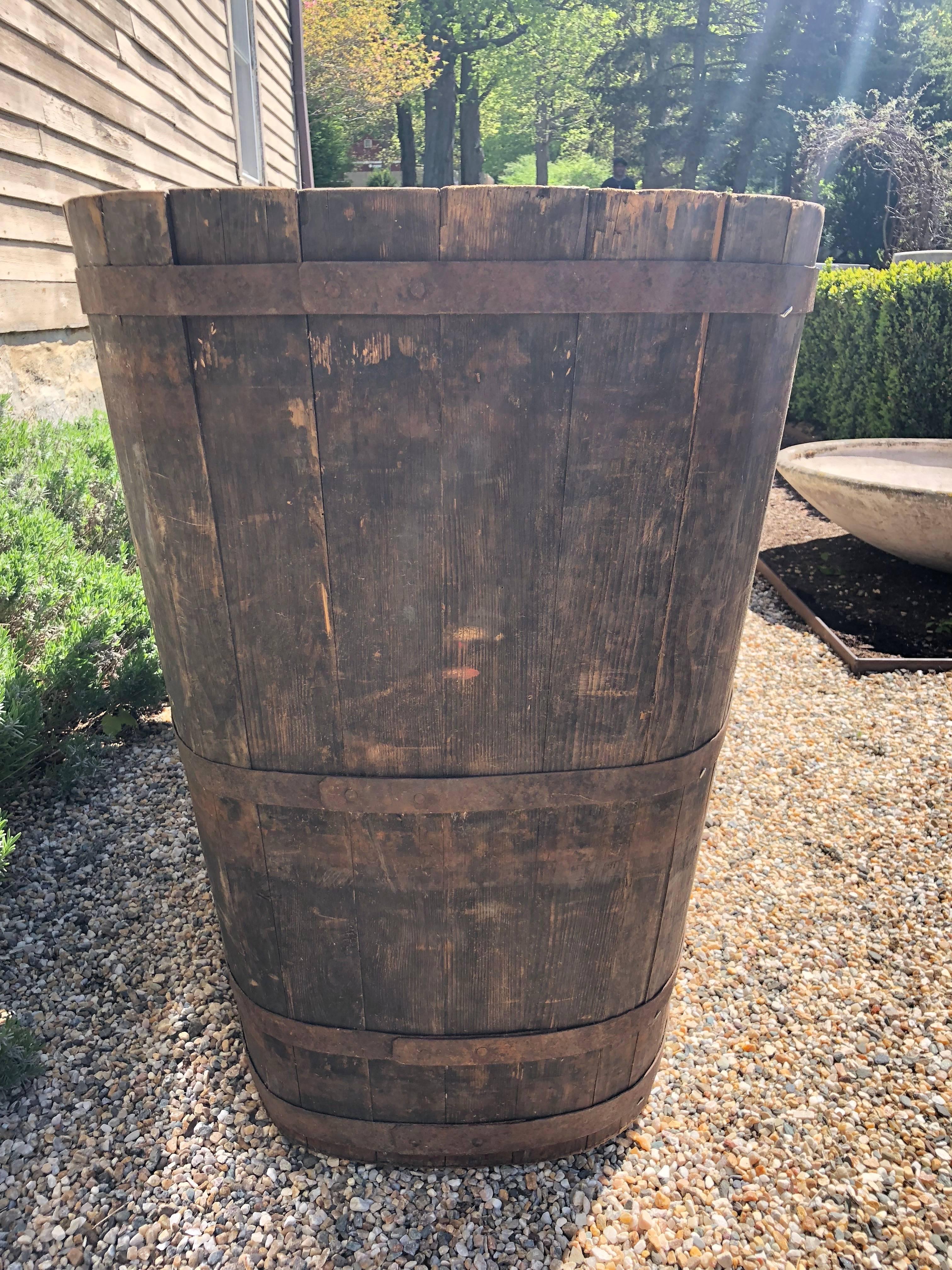 Pair of Large Signed Alsatian Wooden Master Grape Collection Tub Planters #1 In Good Condition For Sale In Woodbury, CT