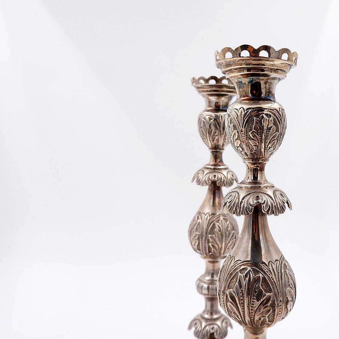 Coppia di grandi candelabri in argento - 19° secolo In condizioni buone in vendita a Linkebeek, BE