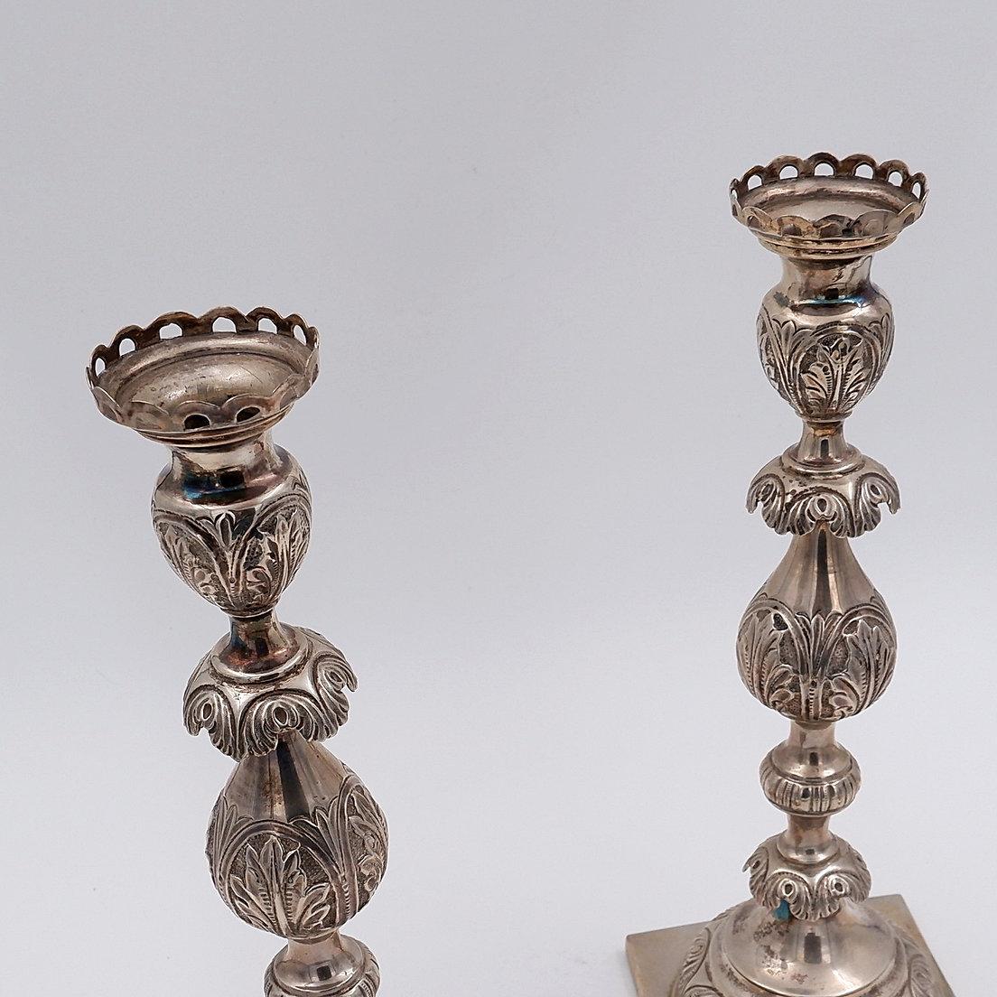 Coppia di grandi candelabri in argento - 19° secolo in vendita 4