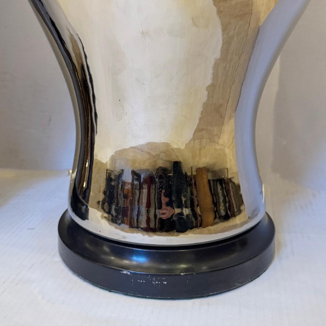Paire de grandes lampes en porcelaine à glaçure argentée Bon état - En vente à New York, NY