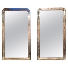 Paire de grands miroirs Louis Philippe en argent avec motif de zigzag