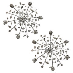 Paar große florale Plafonniers / Wandleuchten aus Eisen mit Silberbemalung, Spanien 1950