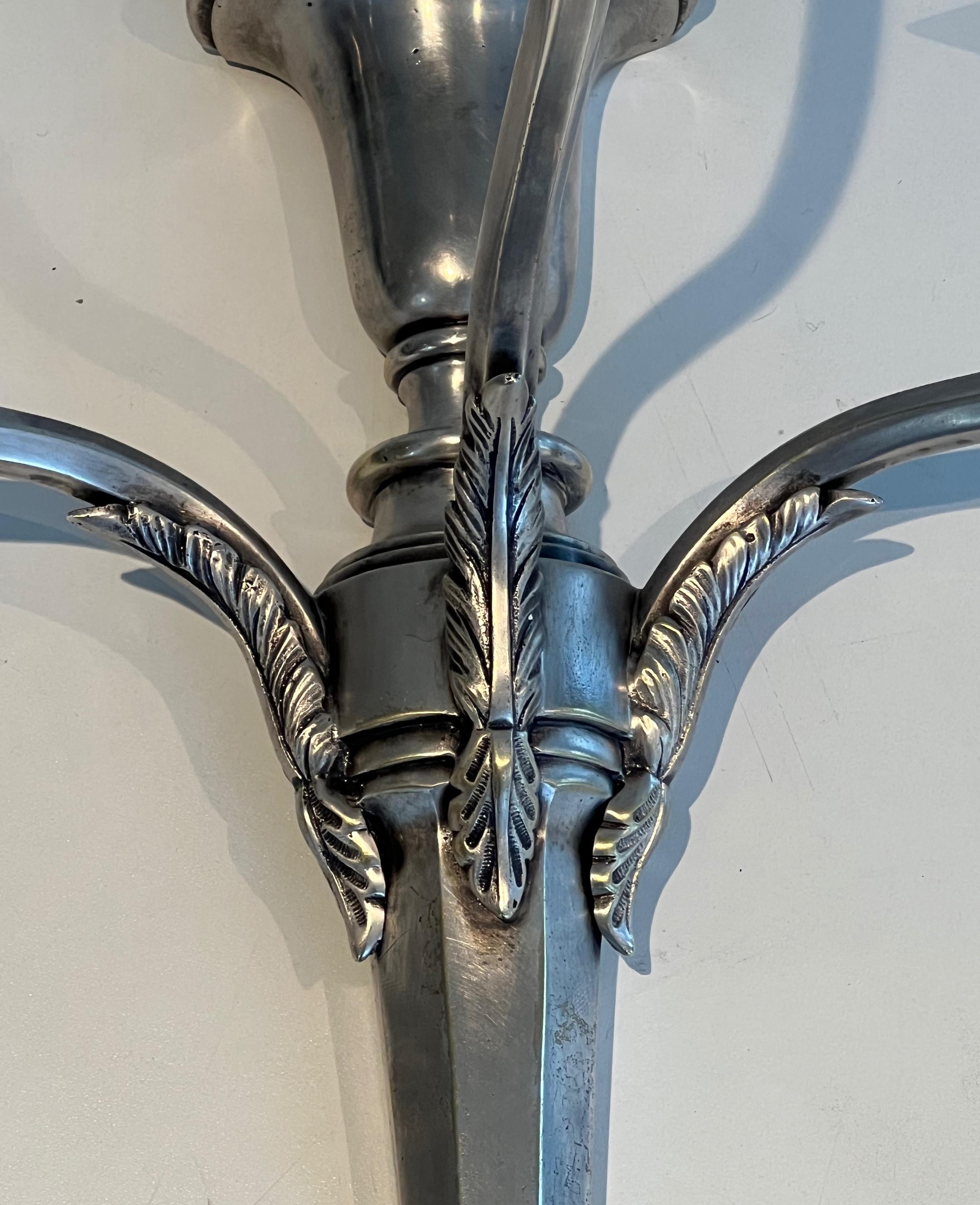 Paar große versilberte Metallwandleuchten mit 3 Armen im Angebot 3