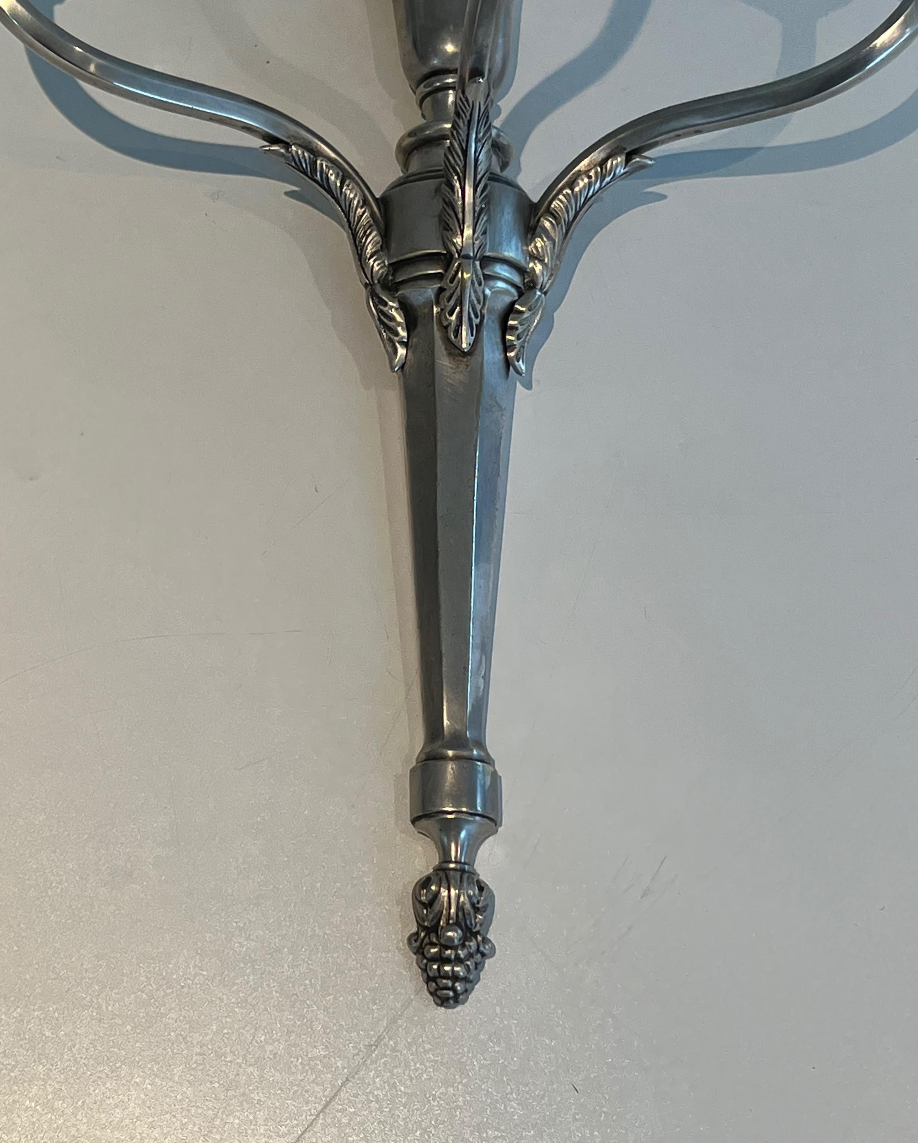 Paar große versilberte Metallwandleuchten mit 3 Armen im Angebot 4