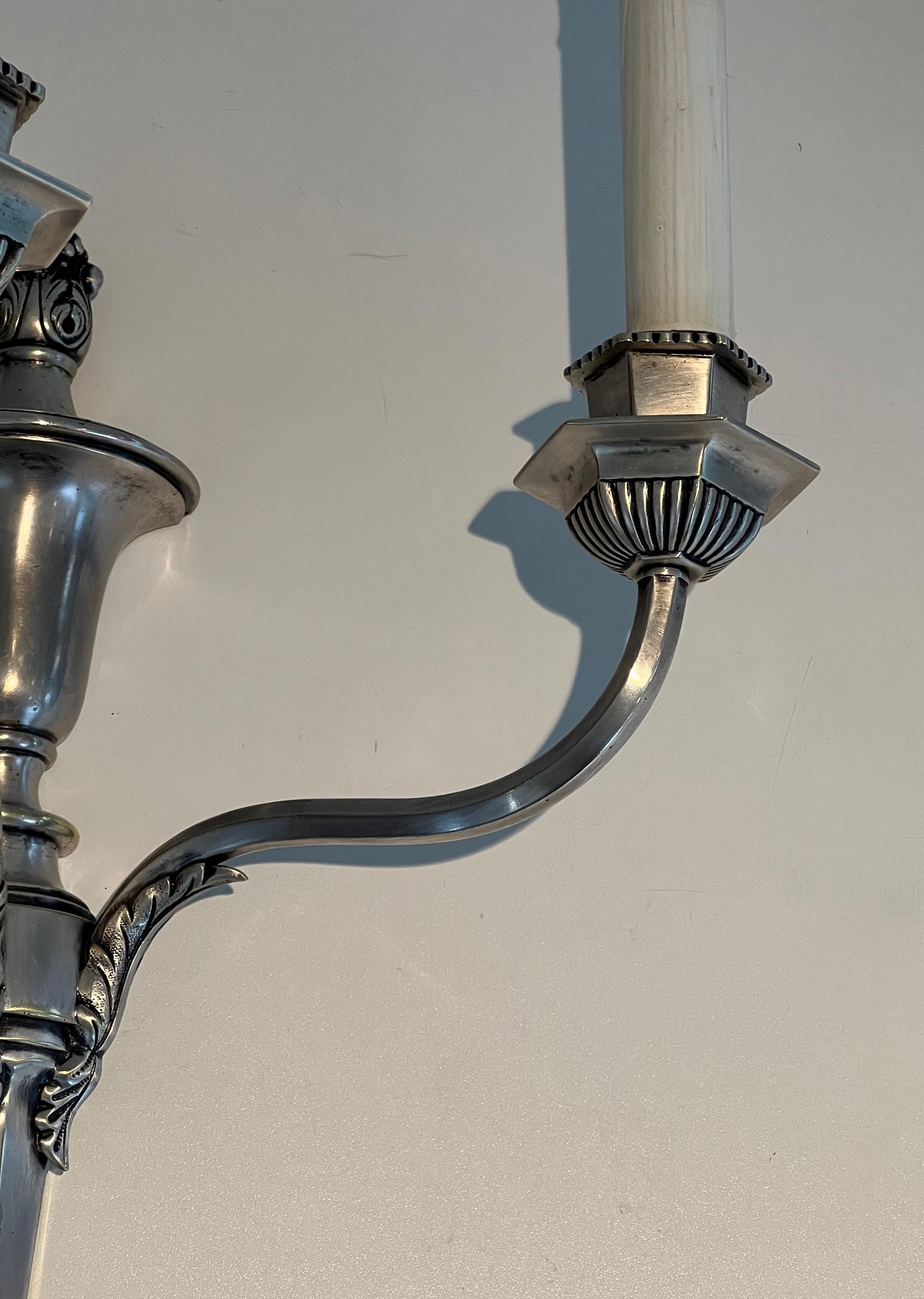Paar große versilberte Metallwandleuchten mit 3 Armen im Angebot 1