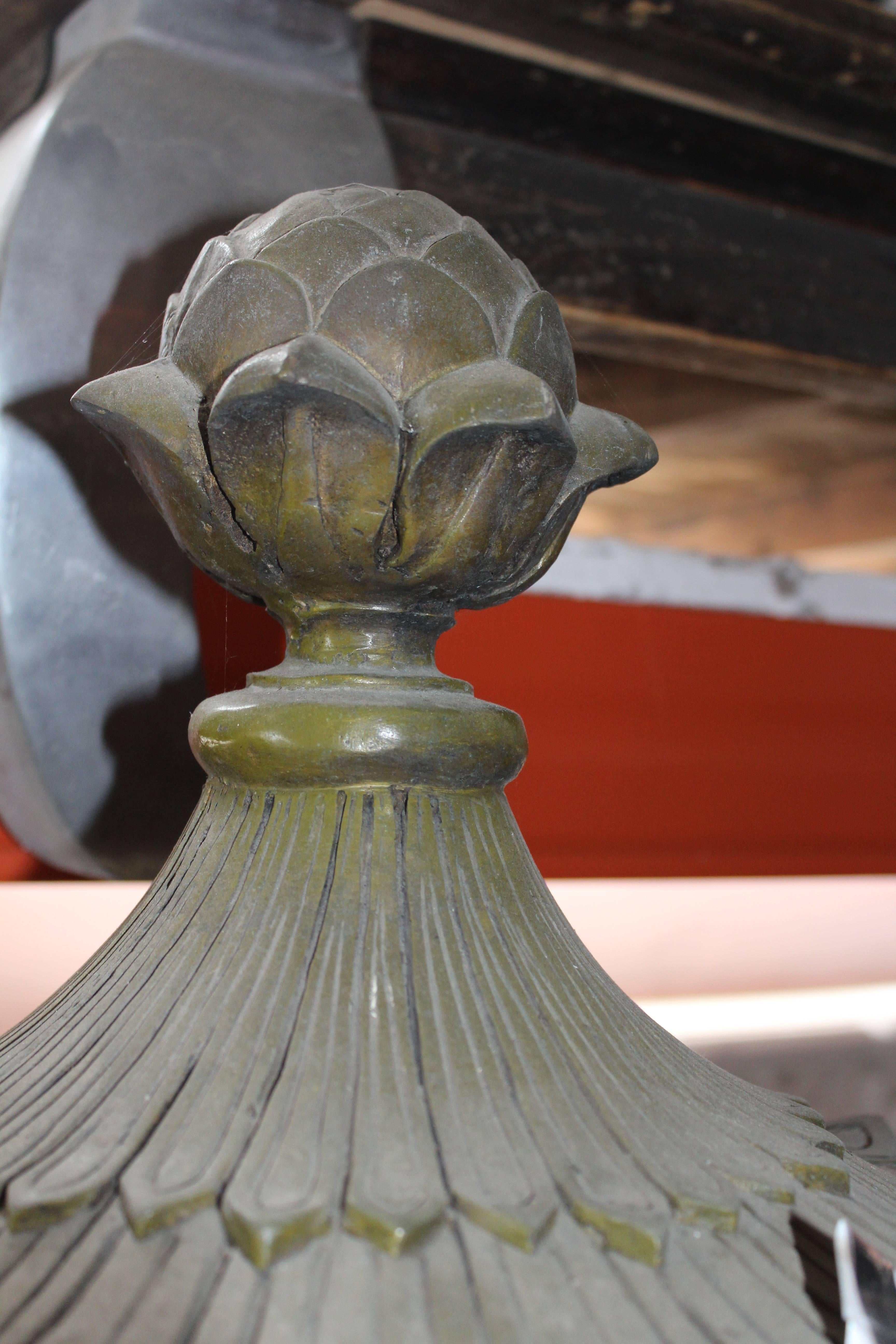 Coppia di urne decorative in bronzo di grandi dimensioni In condizioni buone in vendita a Marbella, ES