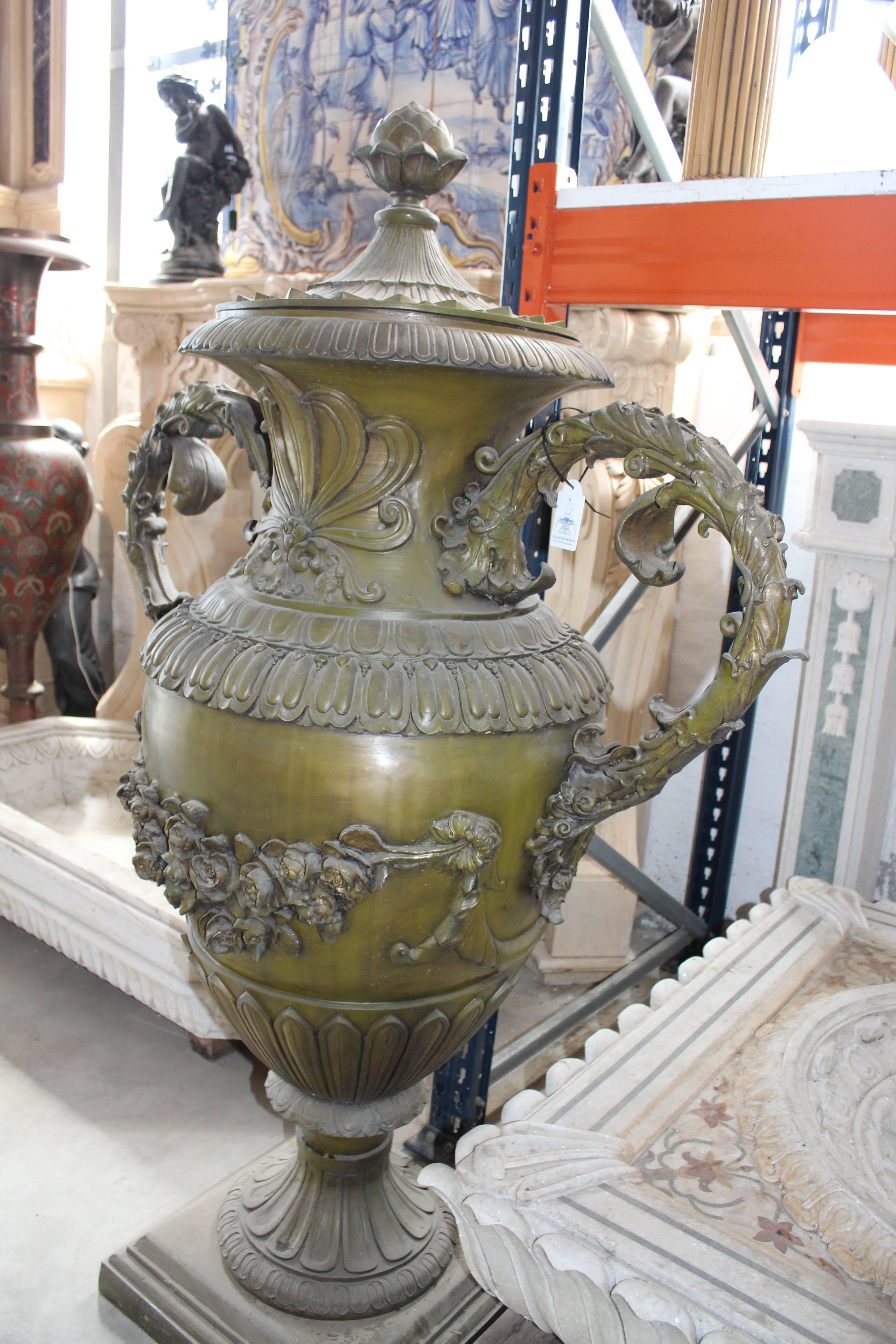 20th Century Pair of Large Size Bronze Decorative Urns For Sale