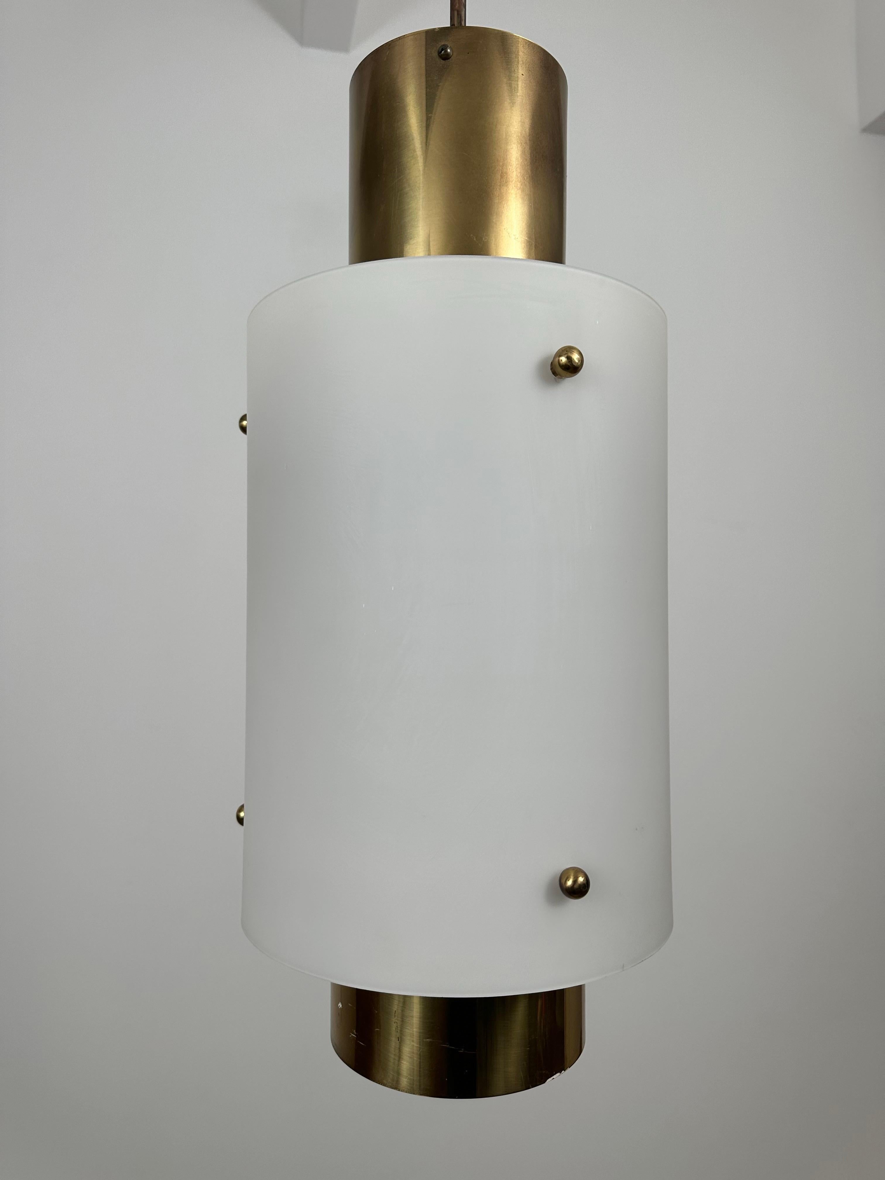 Scandinavo moderno Coppia di lampade a sospensione Paavo Tynell di Taito Oy di grandi dimensioni - anni '50 in vendita