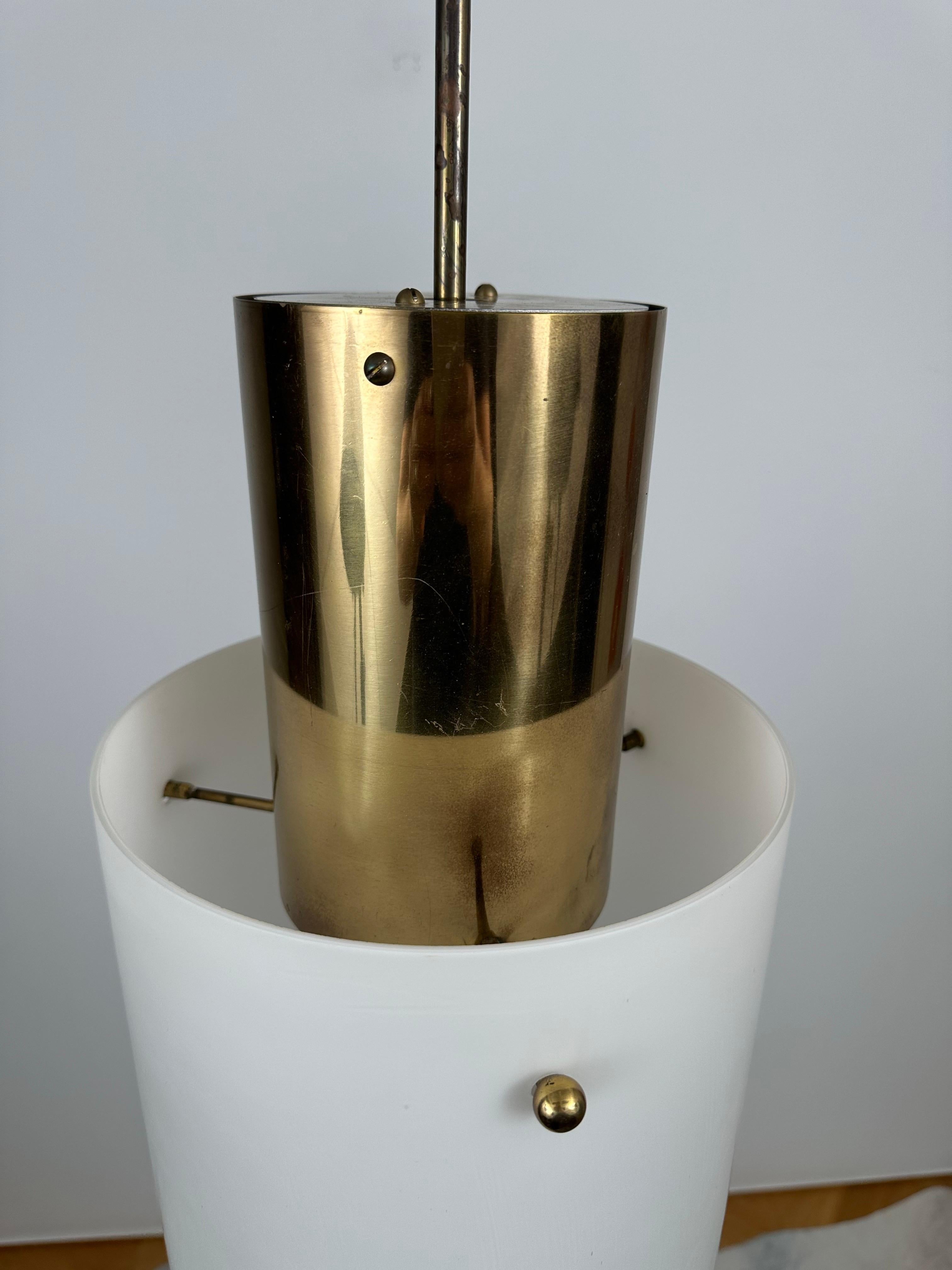 Metà XX secolo Coppia di lampade a sospensione Paavo Tynell di Taito Oy di grandi dimensioni - anni '50 in vendita