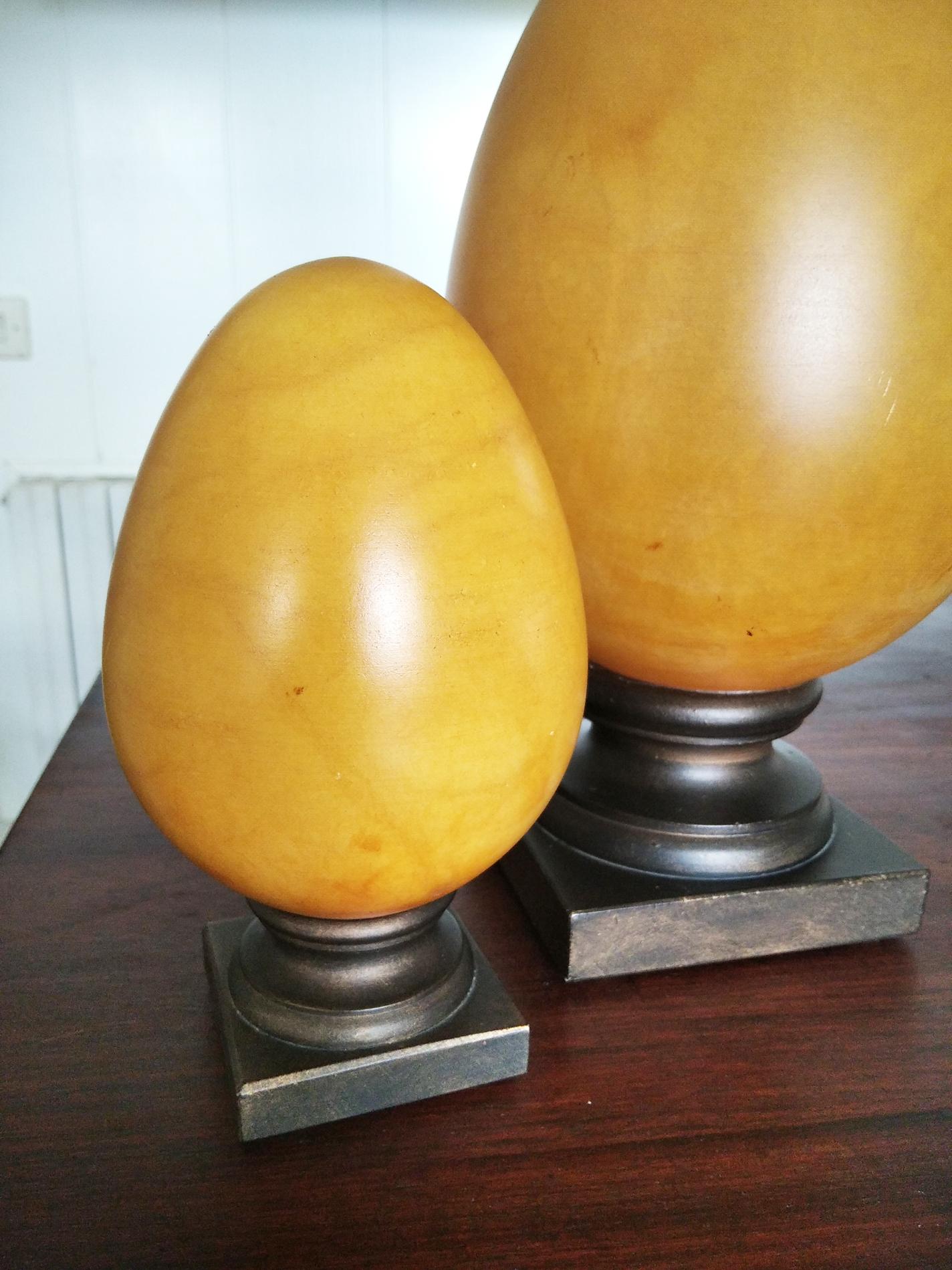 Pair of Large Size Vanilla Yellow Natural Alabaster Eggs Desk Accessories In Good Condition For Sale In Mombuey, Zamora
