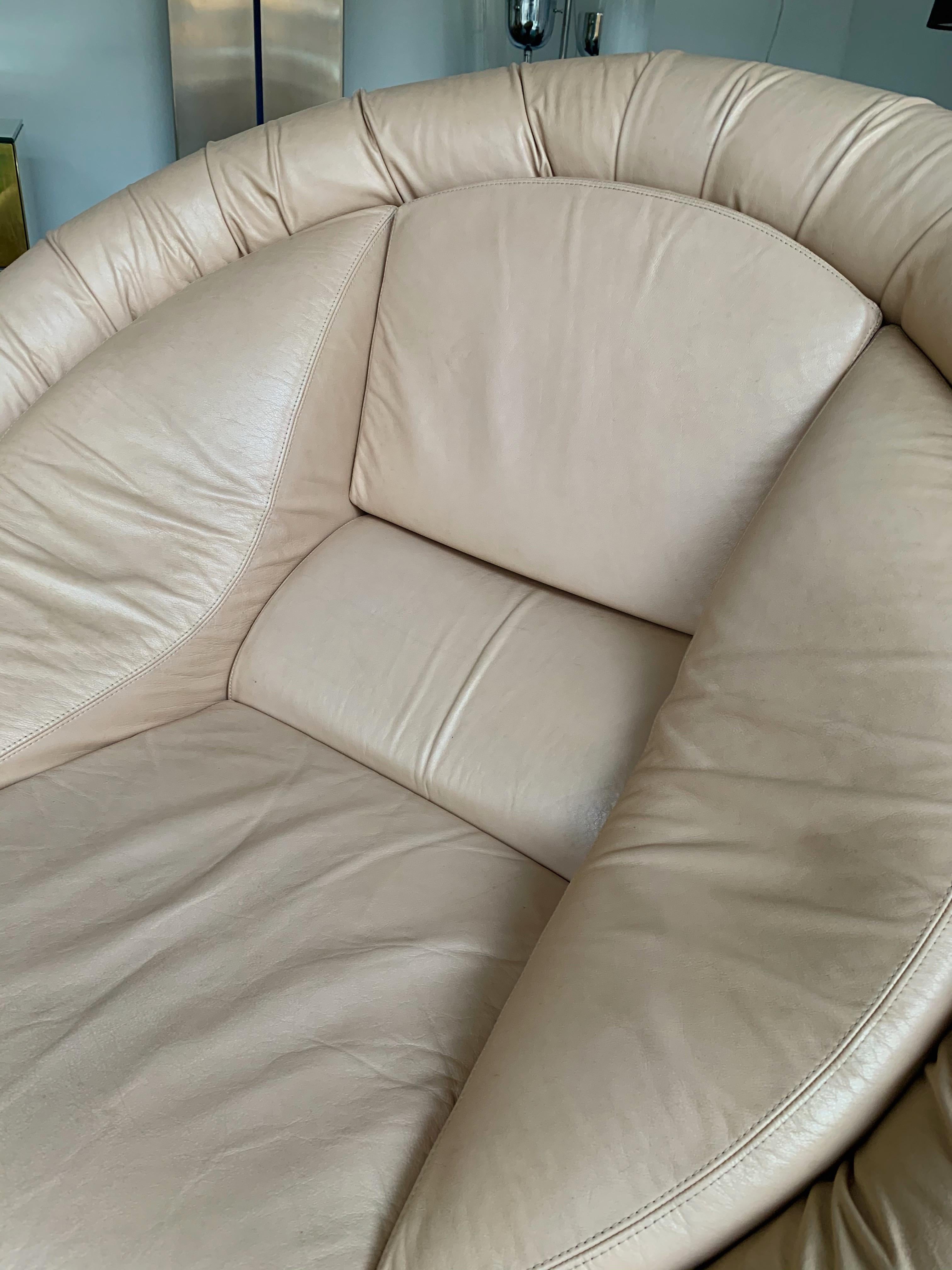 Paire de grands fauteuils en cuir de l'ère spatiale par Saporiti, Italie, 1970 3