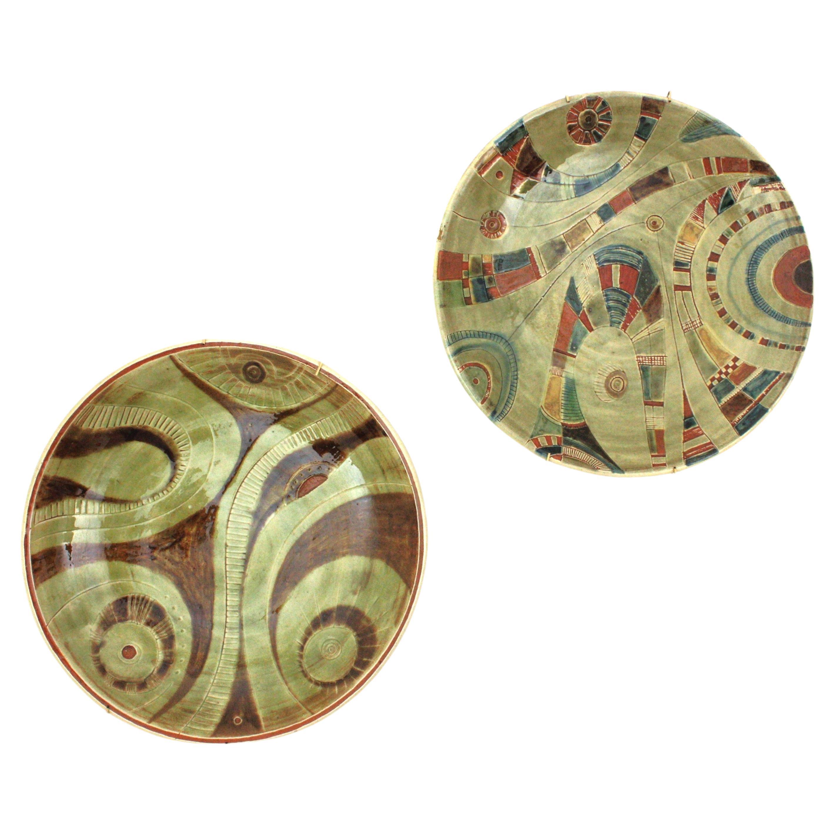 Unmatching pair of glazed ceramic wall plates from Catalonia, Spain, 1960s.
Each one has a different abstract design with multi color geometric motifs.
Large size.
Excellent condition.
Signed 