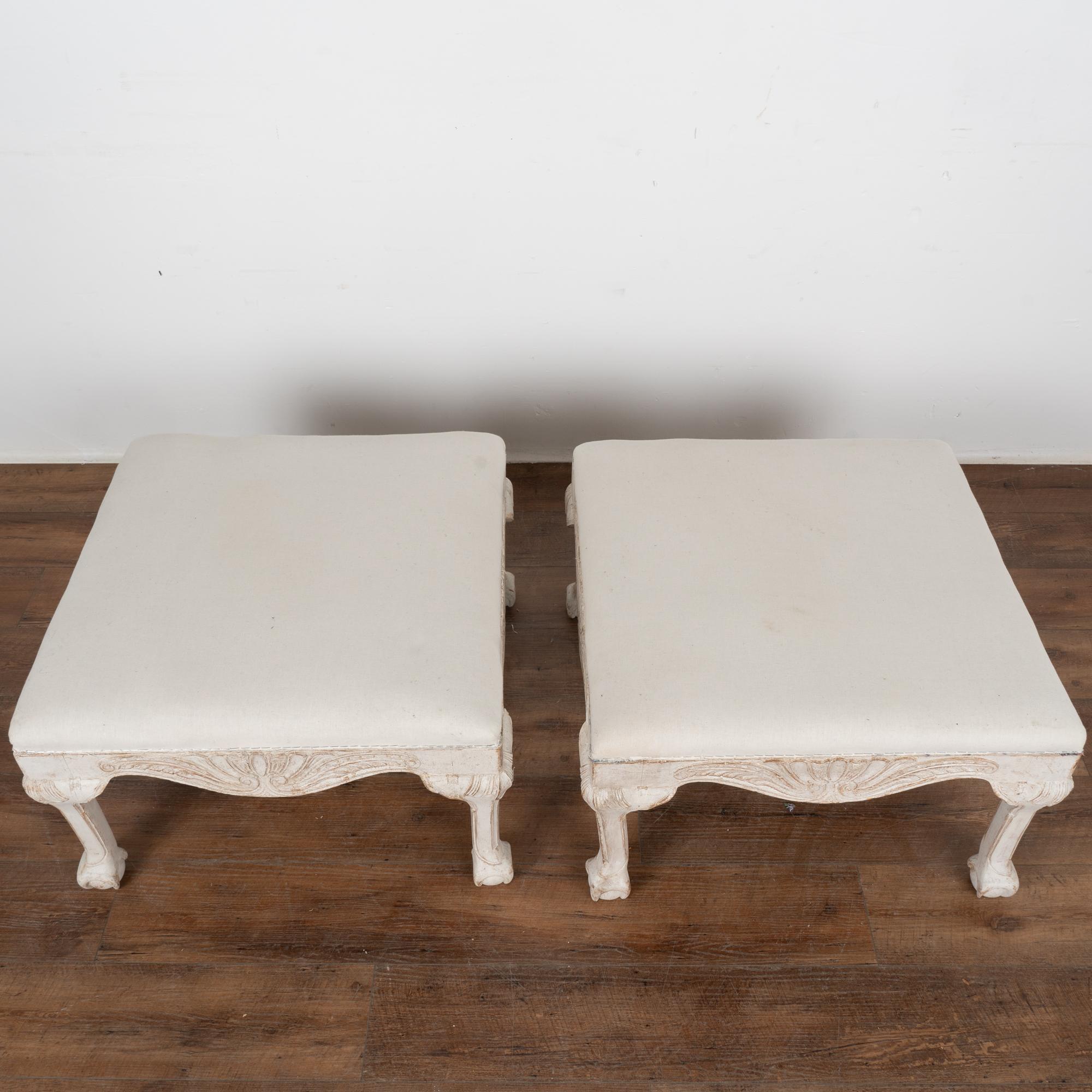 Pair of Large Square Gustavian White Painted Stools, Sweden circa 1900's In Good Condition In Round Top, TX