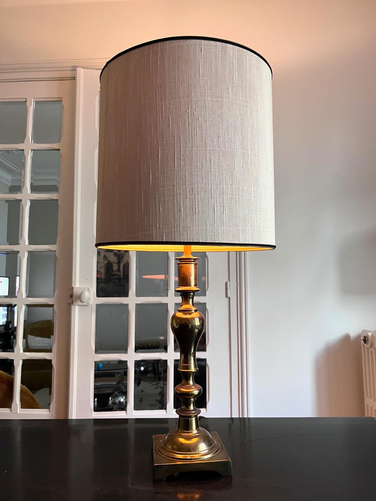 Laiton Paire de grandes lampes Stiffel en laiton en vente