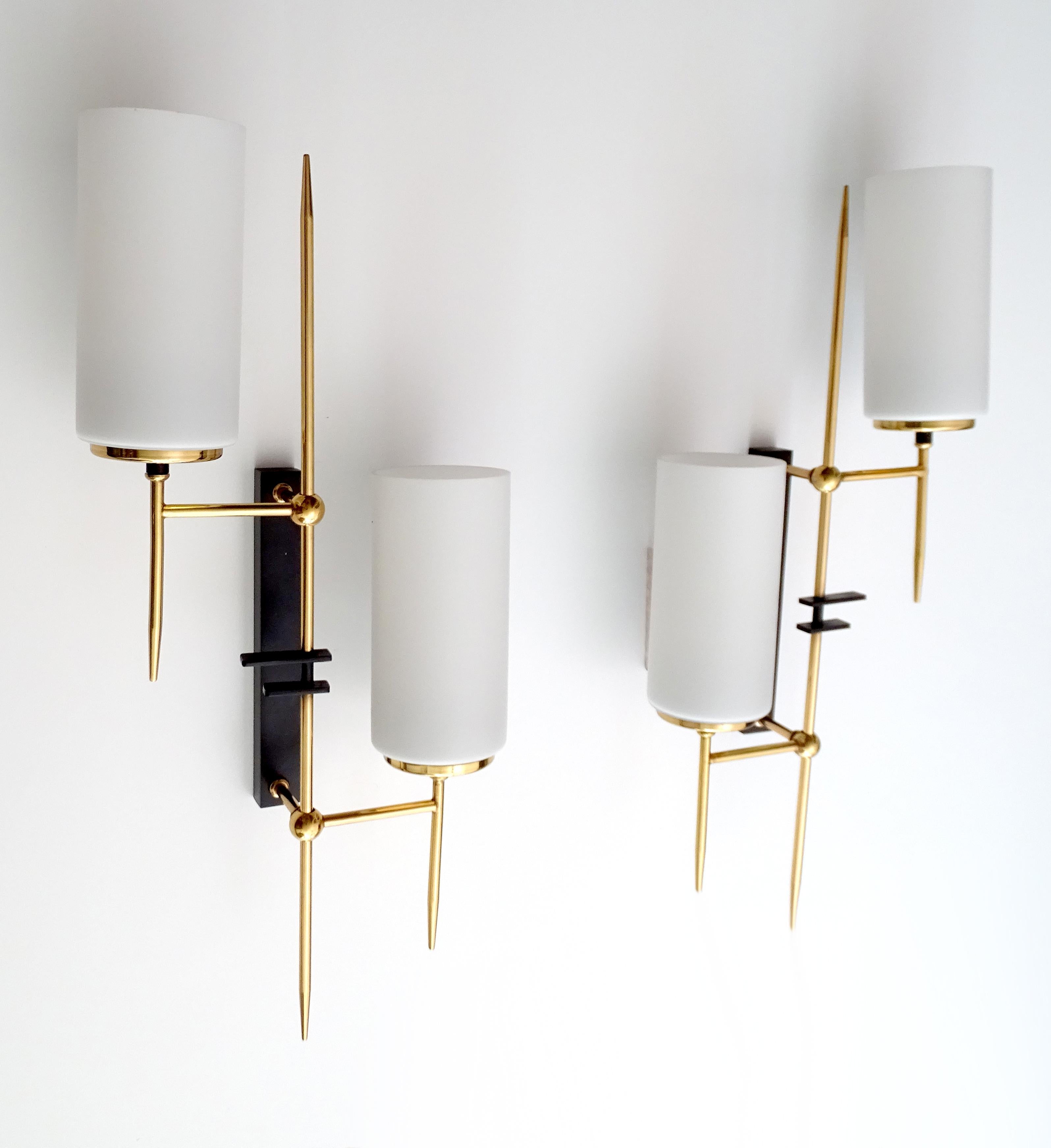 Exceptional  Pair of Large Brass Glass Sconces, France, 1960s, Stilnovo Style In Good Condition For Sale In Bremen, DE