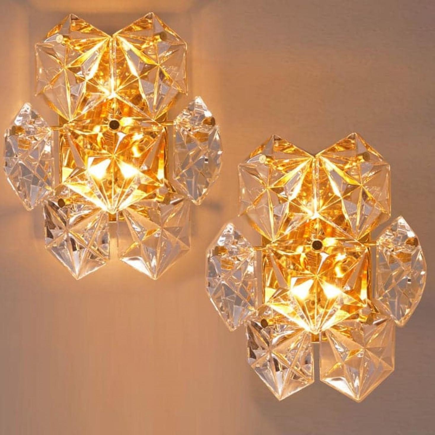 Pair of Large Stunning Faceted Crystal Five-Tier Chandeliers Kinkeldey, 1970 im Angebot 1