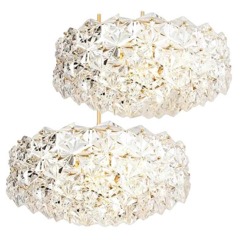 Pair of Large Stunning Faceted Crystal Five-Tier Chandeliers Kinkeldey, 1970 im Angebot