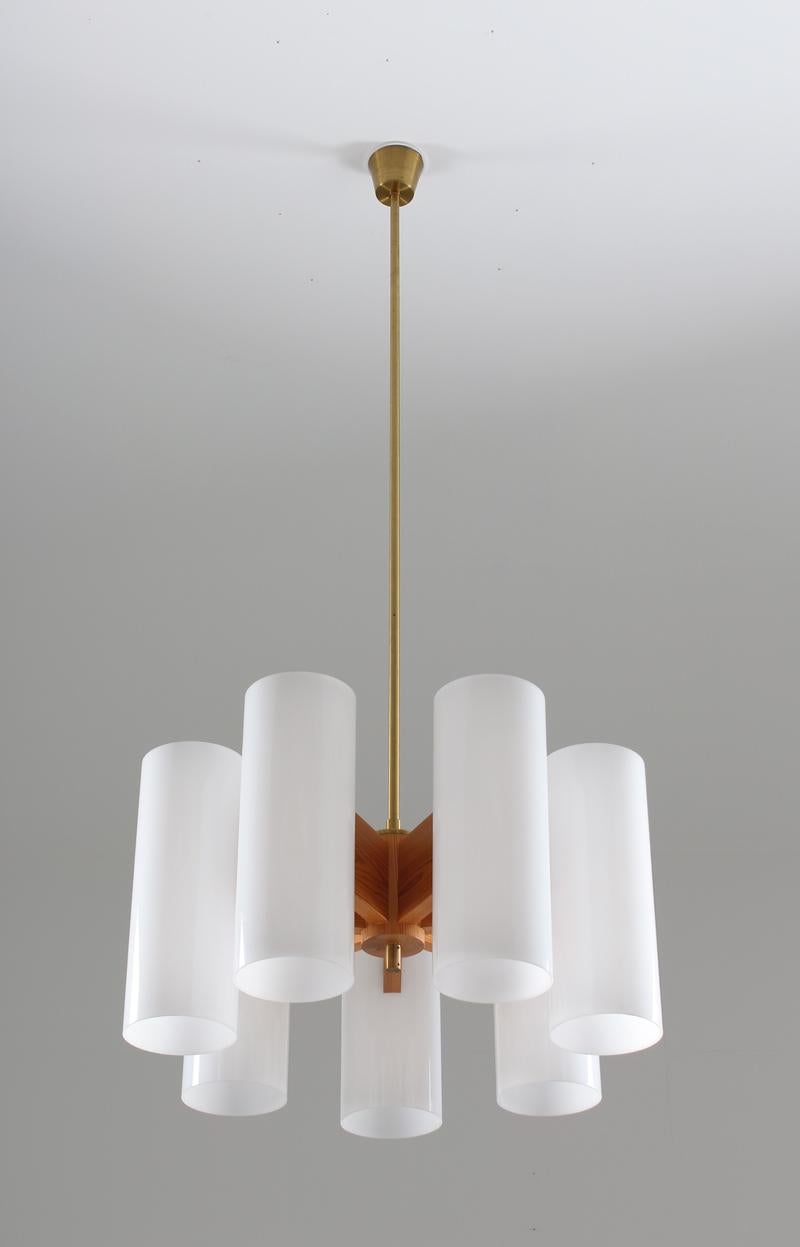 Pair of Large Swedish Midcentury Chandeliers in Acrylic, Pine and Brass by Luxus In Good Condition For Sale In Karlstad, SE