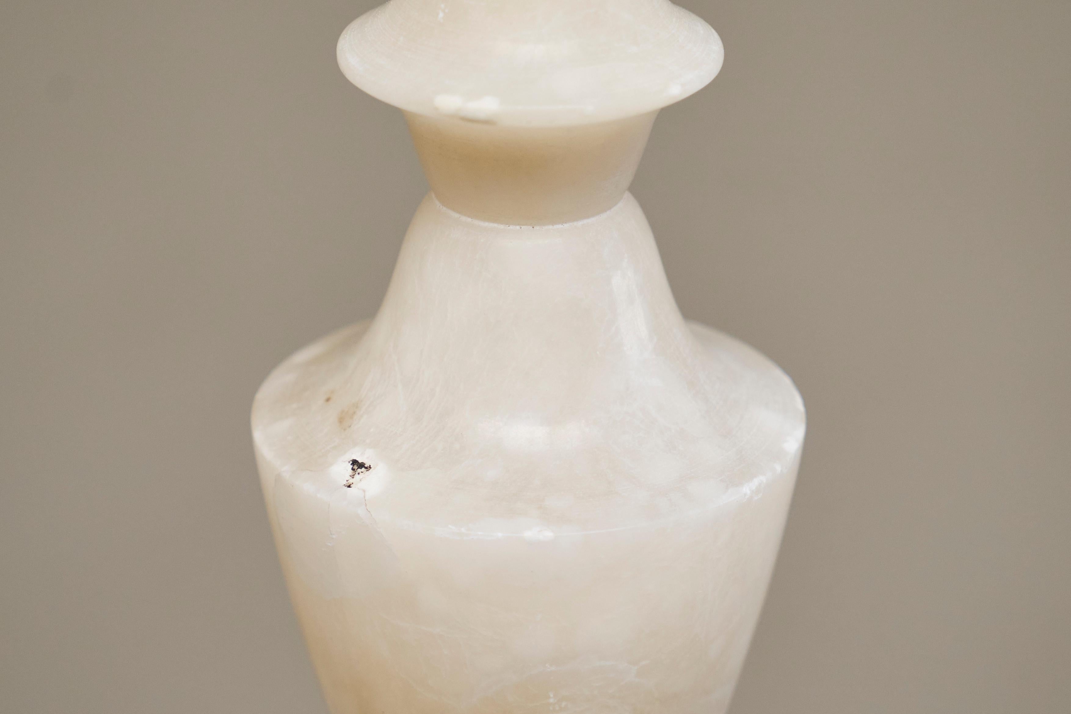 Paire de grandes lampes de table en albâtre sculpté à la main Italie années 1950 en vente 2