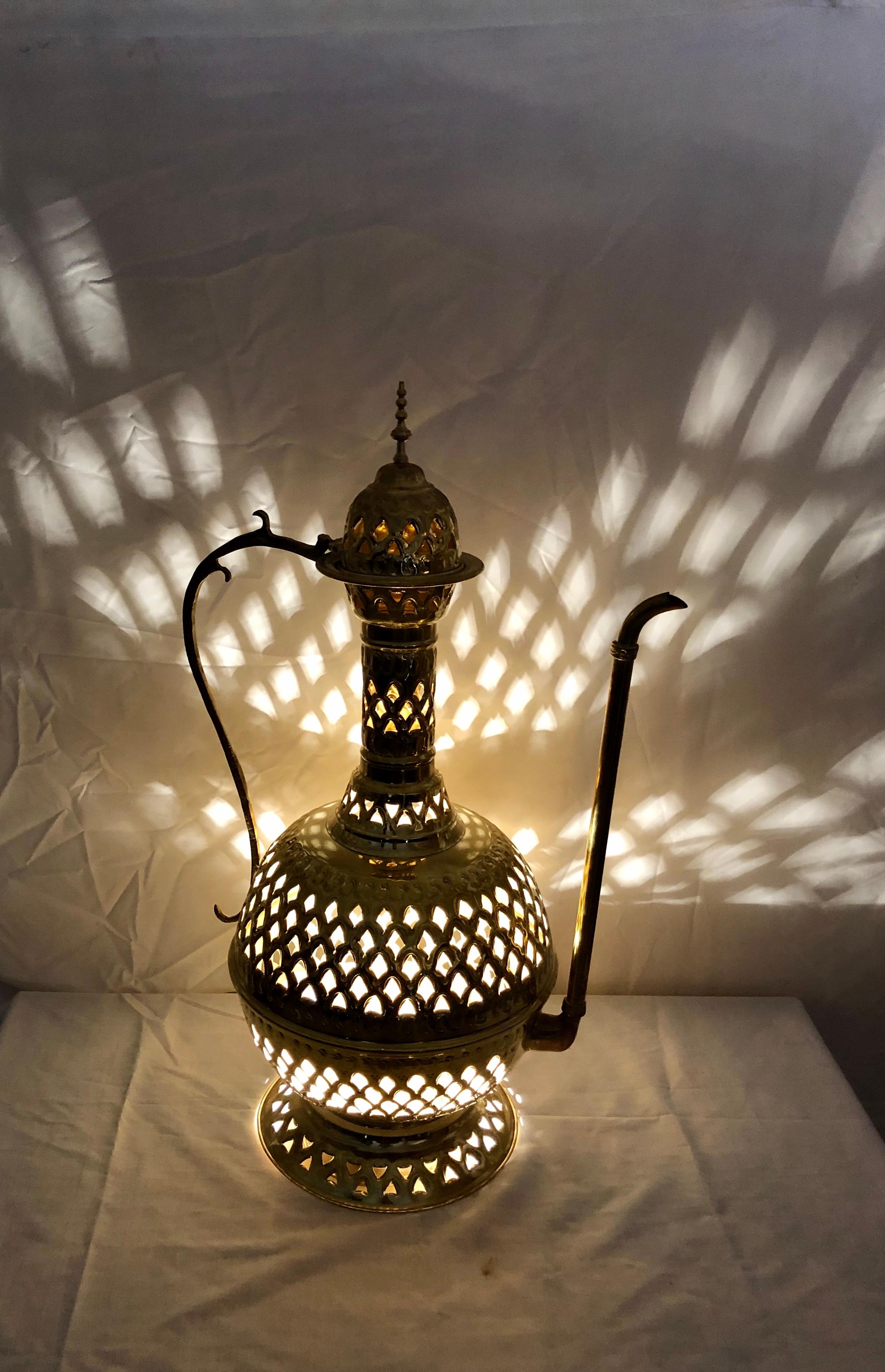 Paire de lampadaires ou de lampes de table marocains en laiton:: faits à la main en forme de filigrane En vente 11