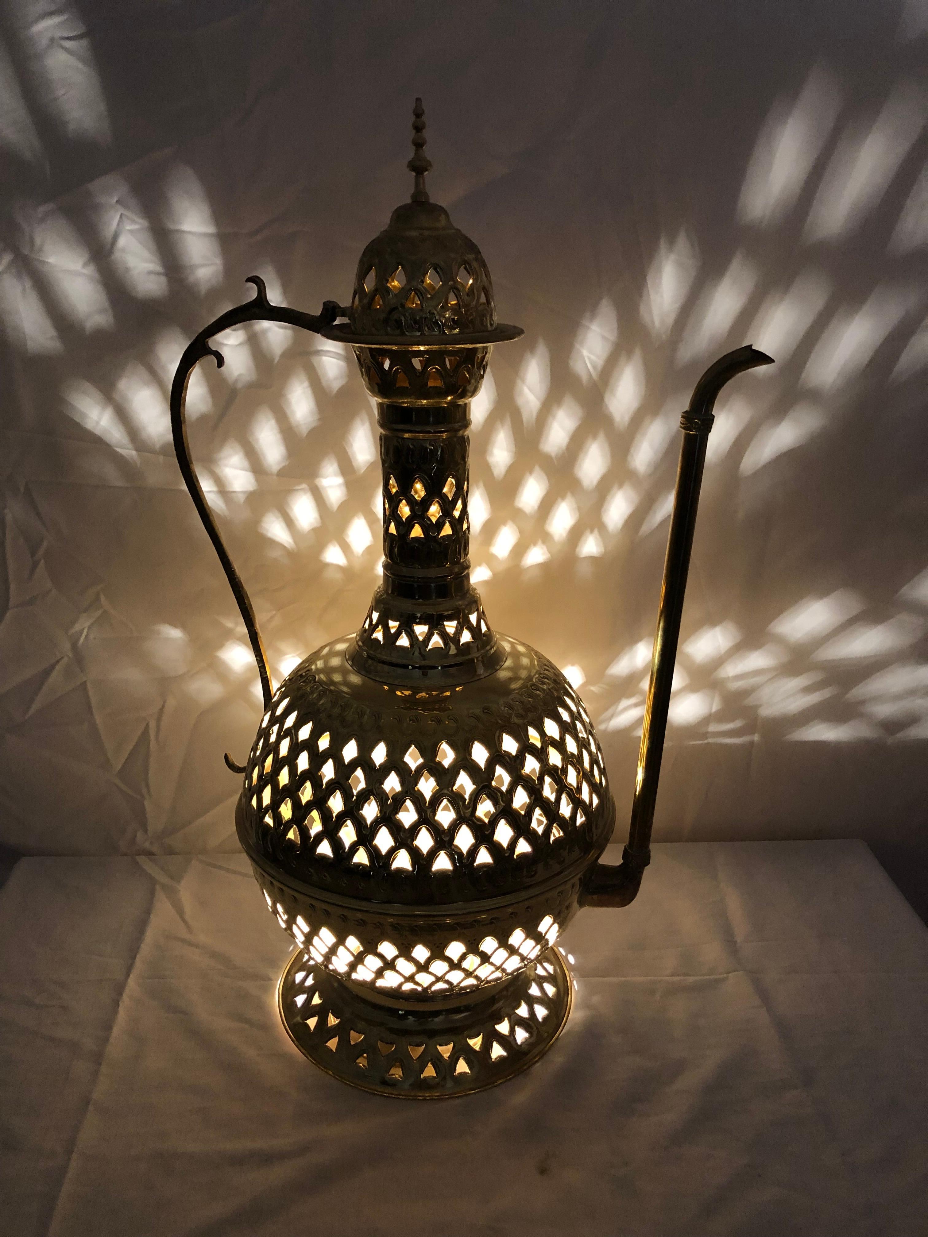 Paire de lampadaires ou de lampes de table marocains en laiton:: faits à la main en forme de filigrane En vente 12