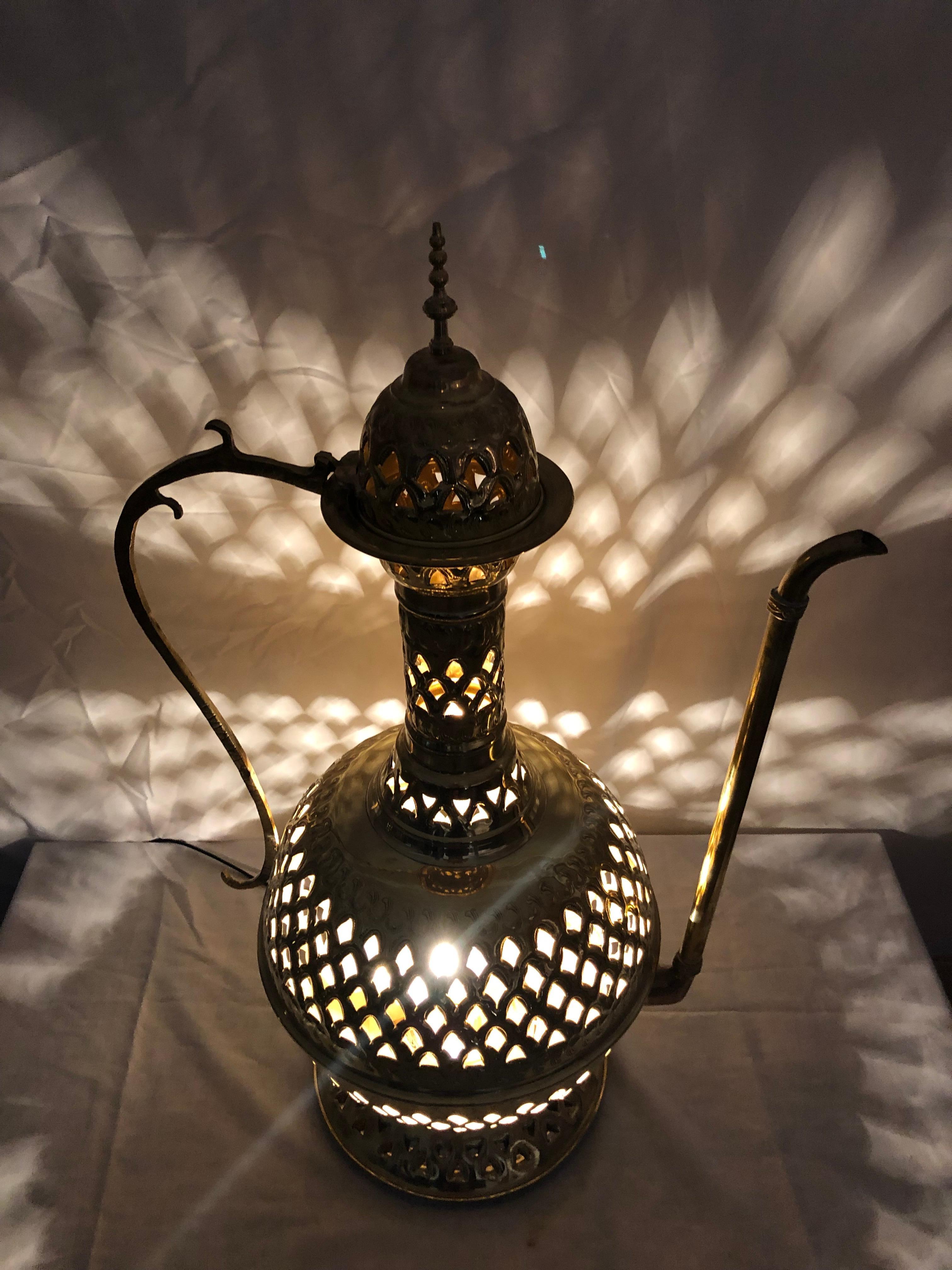 Paire de lampadaires ou de lampes de table marocains en laiton:: faits à la main en forme de filigrane En vente 14